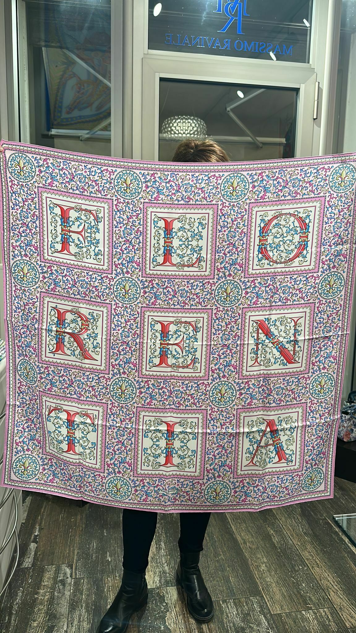 HOT-LLG0210-132 粉紫底 英文字圖案 1米乘1米 絲巾 (A132)