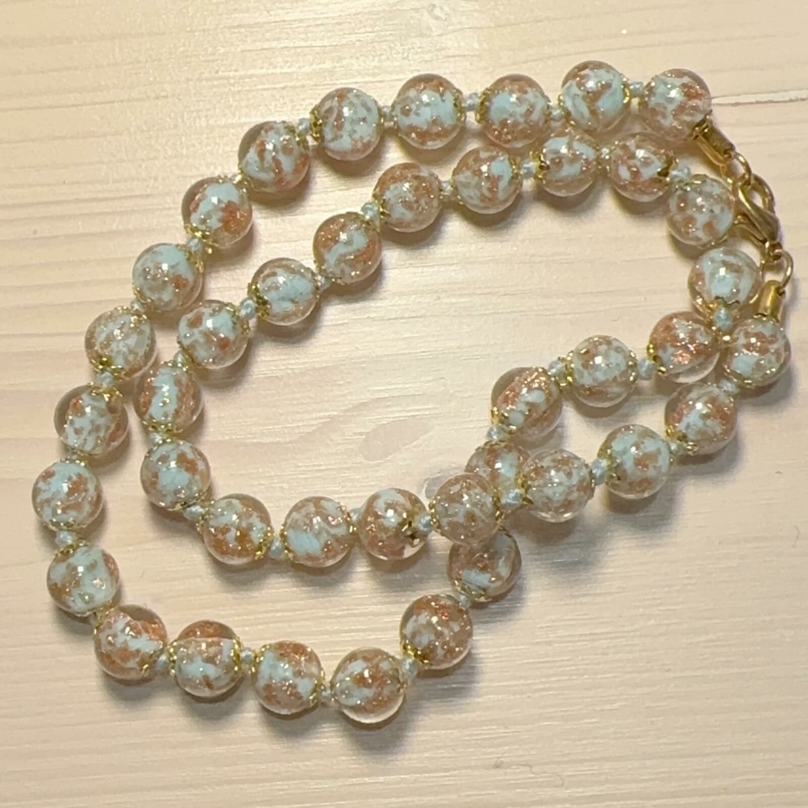 HOT-LLG0210-253 短裝玻璃珠頸鍊 白色配粉藍 白繩 (A253)