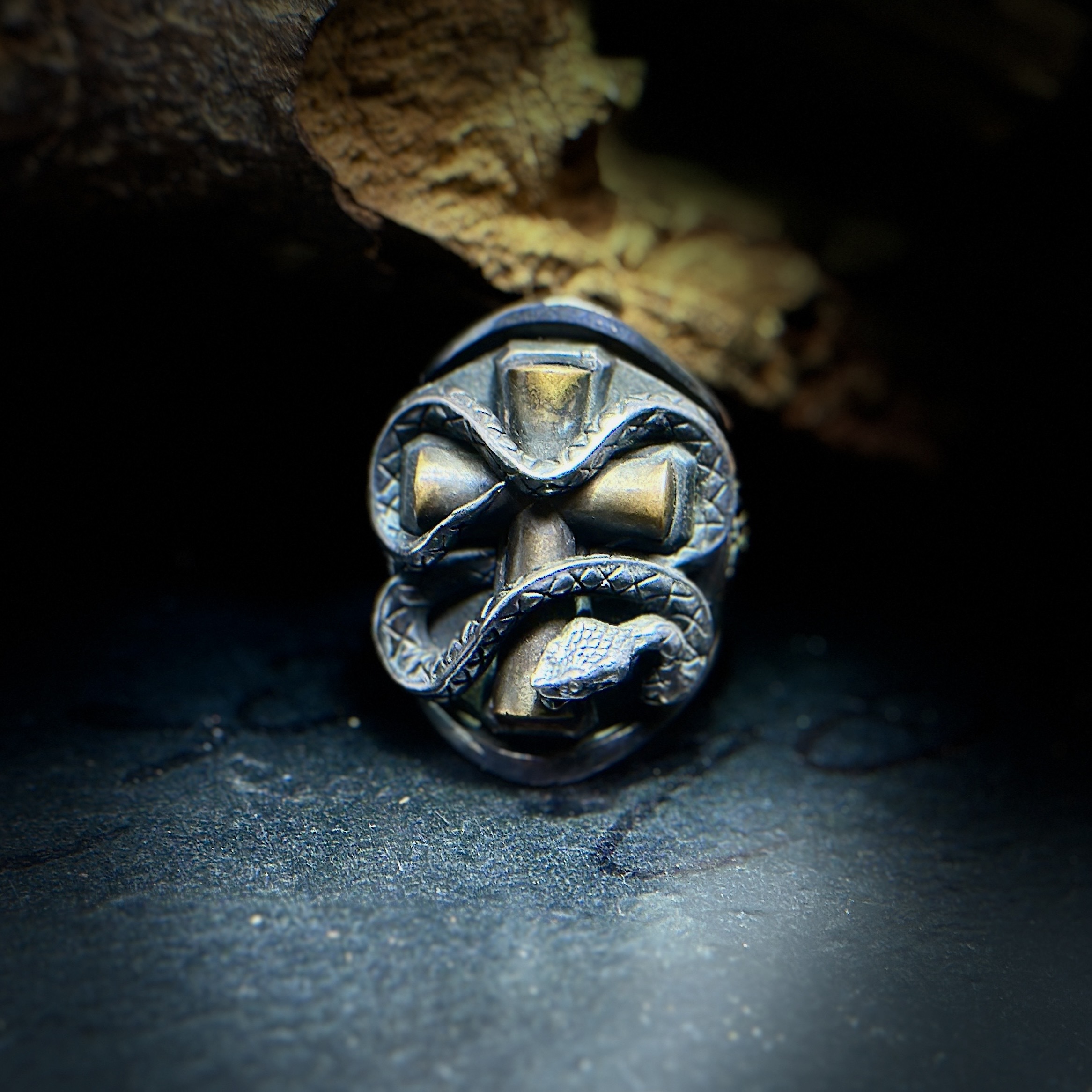 *Black Venom Jewelry- Poison The Poison Ring 純銀黃銅十字架大蛇戒 。