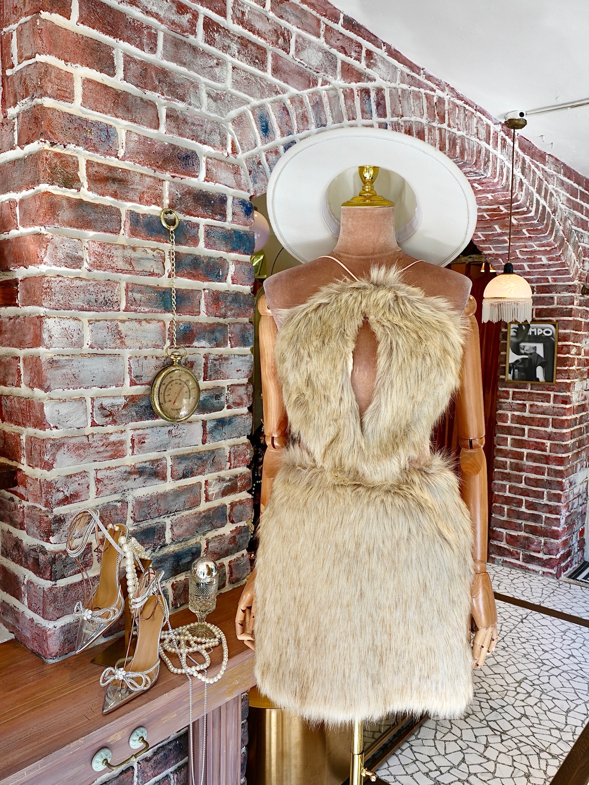 Taupe Cream奶褐色 Vegan皮草露背Mini Dress