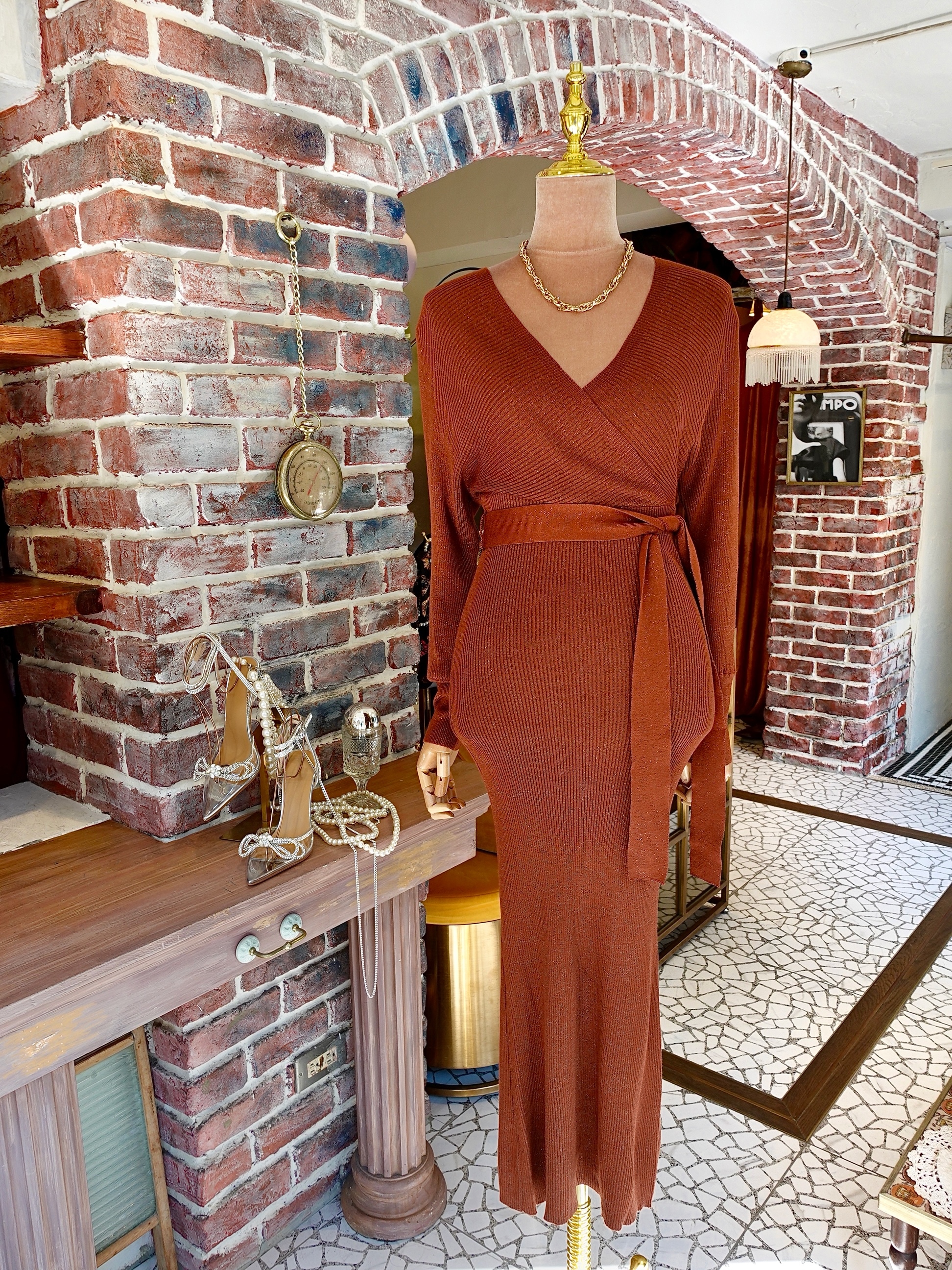 Chocolate巧克力色亮蔥交叉V領背Cutout綁帶  Midi Dress