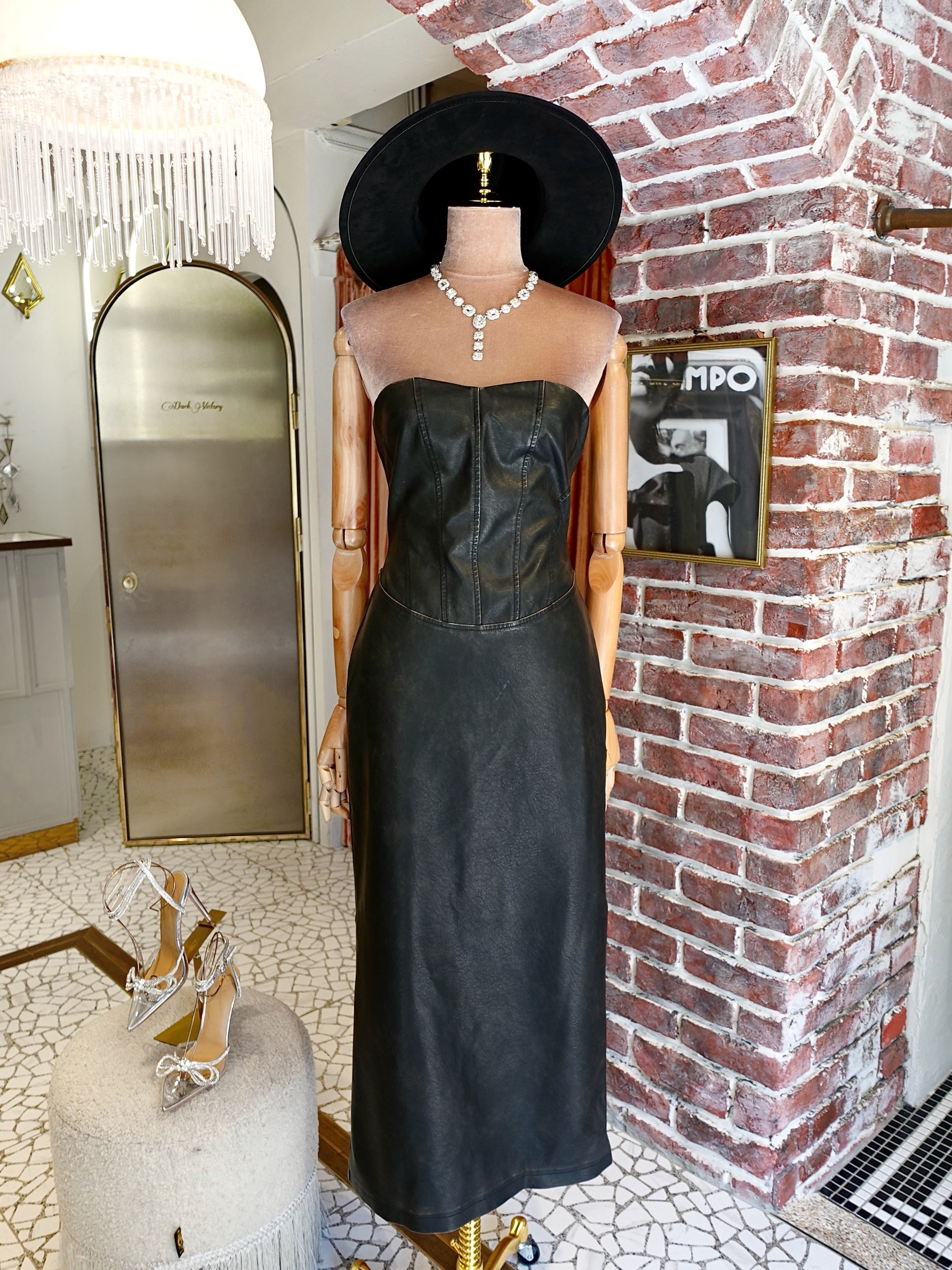 Black黑色  Vegan皮革馬甲Midi Dress