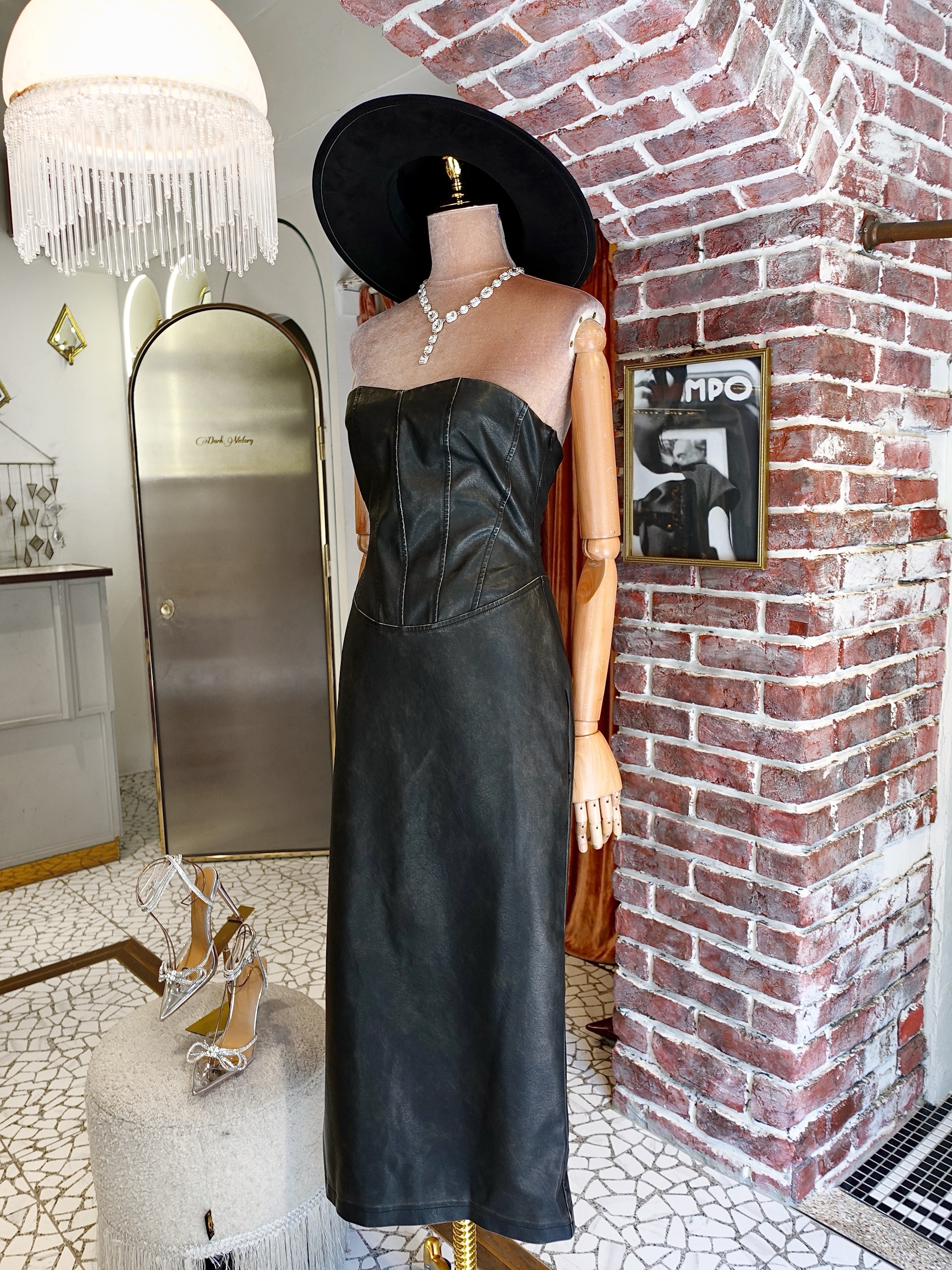 Black黑色  Vegan皮革馬甲Midi Dress