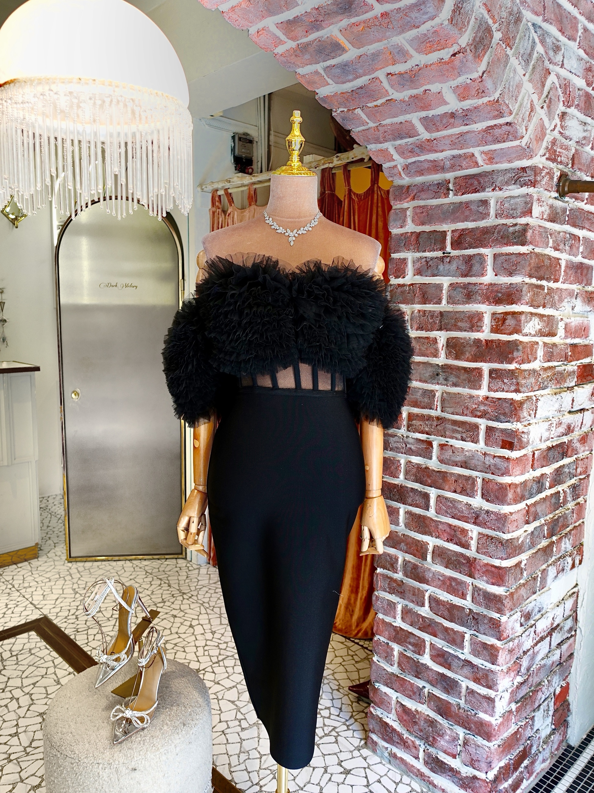 Black黑色露肩多層網紗荷葉魚骨Midi Dress