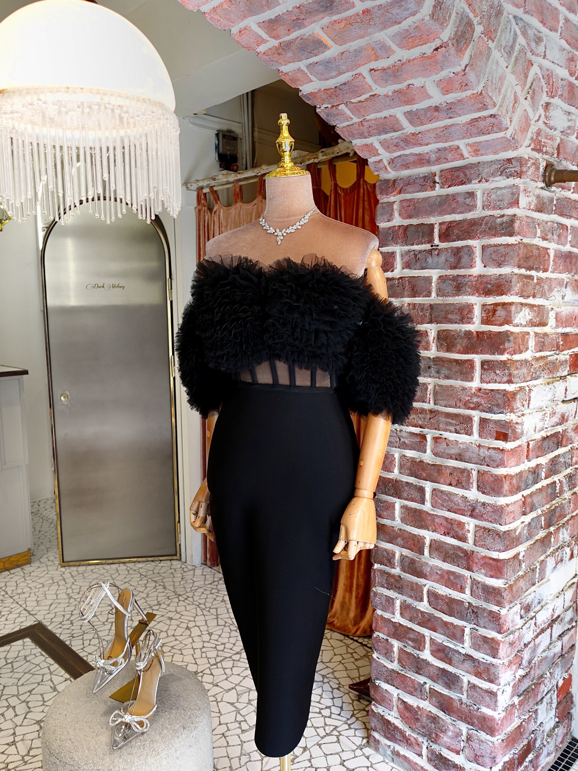 Black黑色露肩多層網紗荷葉魚骨Midi Dress