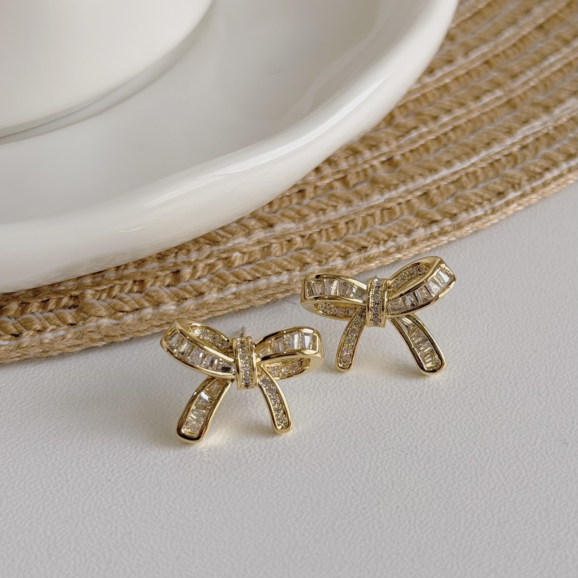 A223滿鑽鋯石蝴蝶結耳針