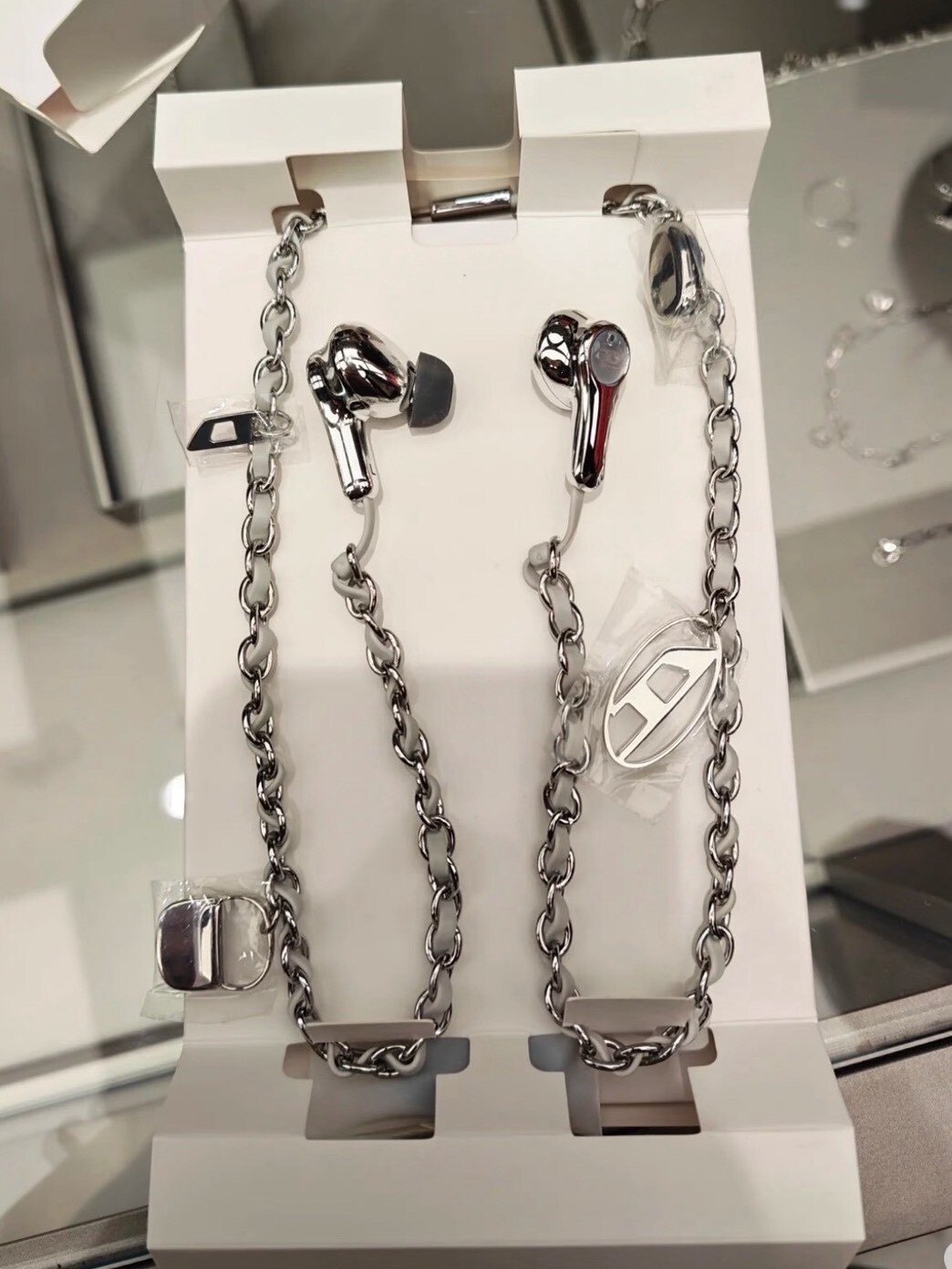 低於原價 Diesel 最新大爆款 銀鏈耳機 多Logo