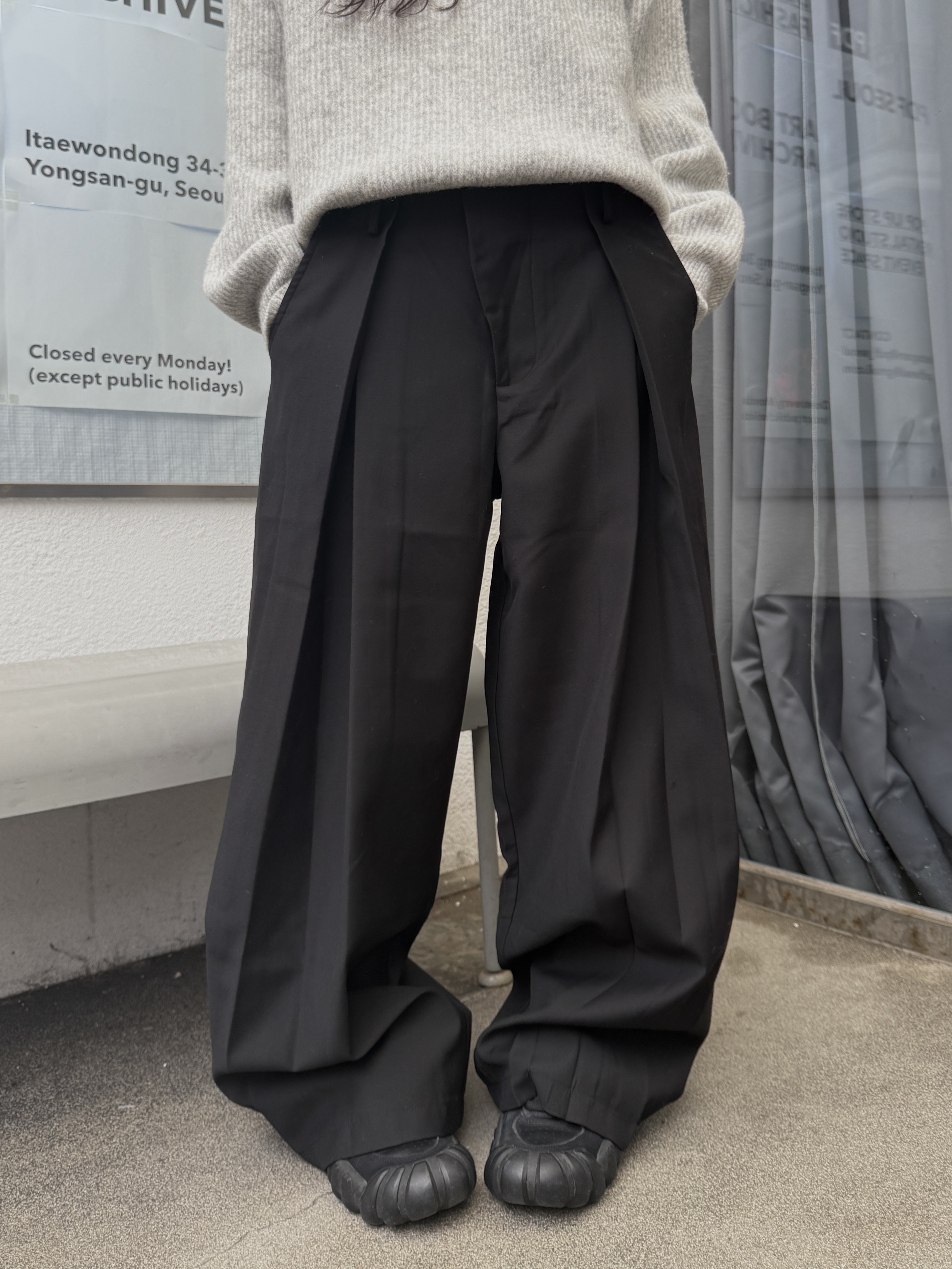 ［IDEAL MADE］層次摺線 寬鬆落地 鬆緊西裝褲（現貨/黑）