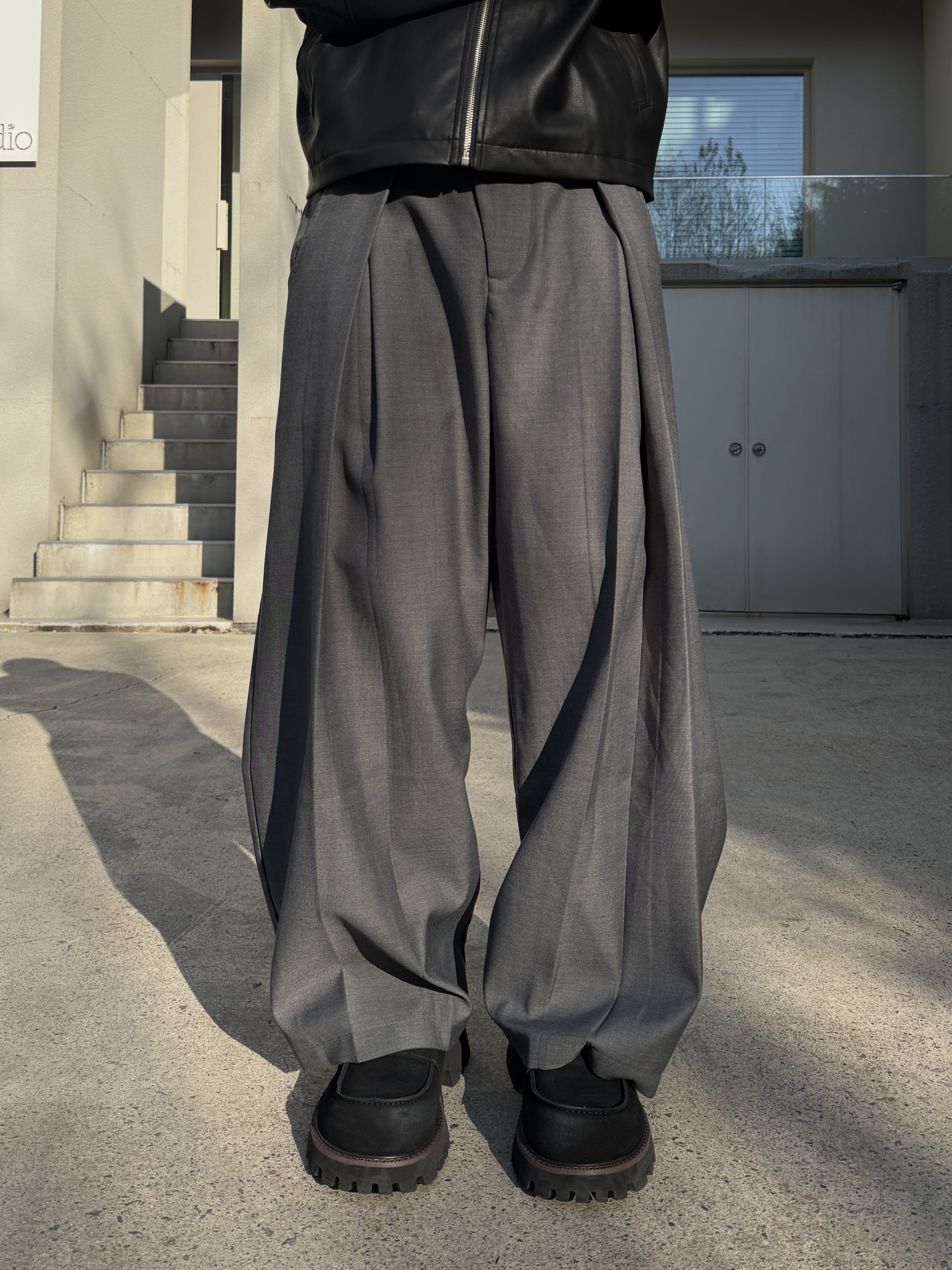 ［IDEAL MADE］層次摺線 寬鬆落地 鬆緊西裝褲（現貨/灰）