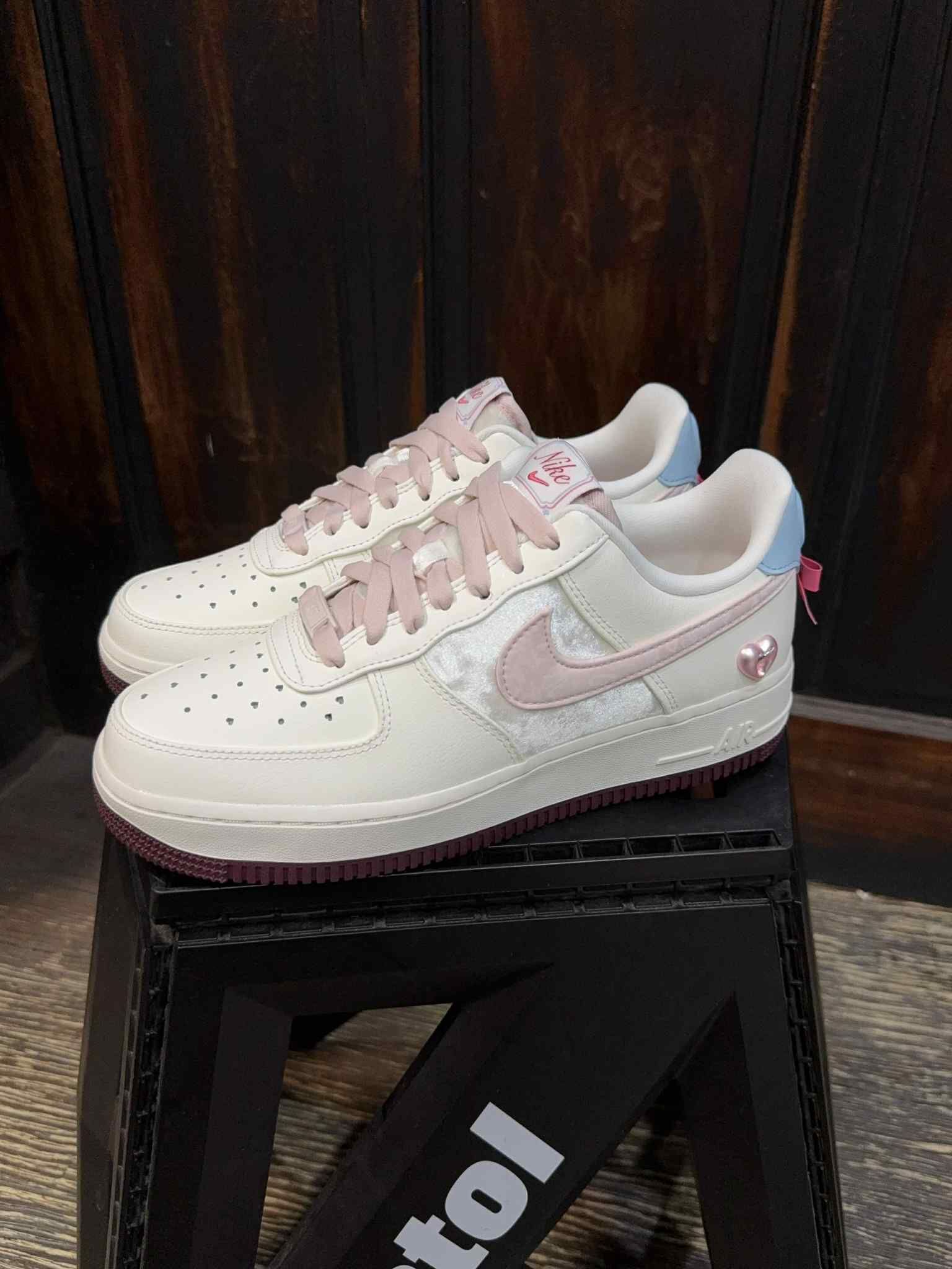 Nike Air Force 1 '07 情人節限定 愛心 蝴蝶結 IQ4937-161