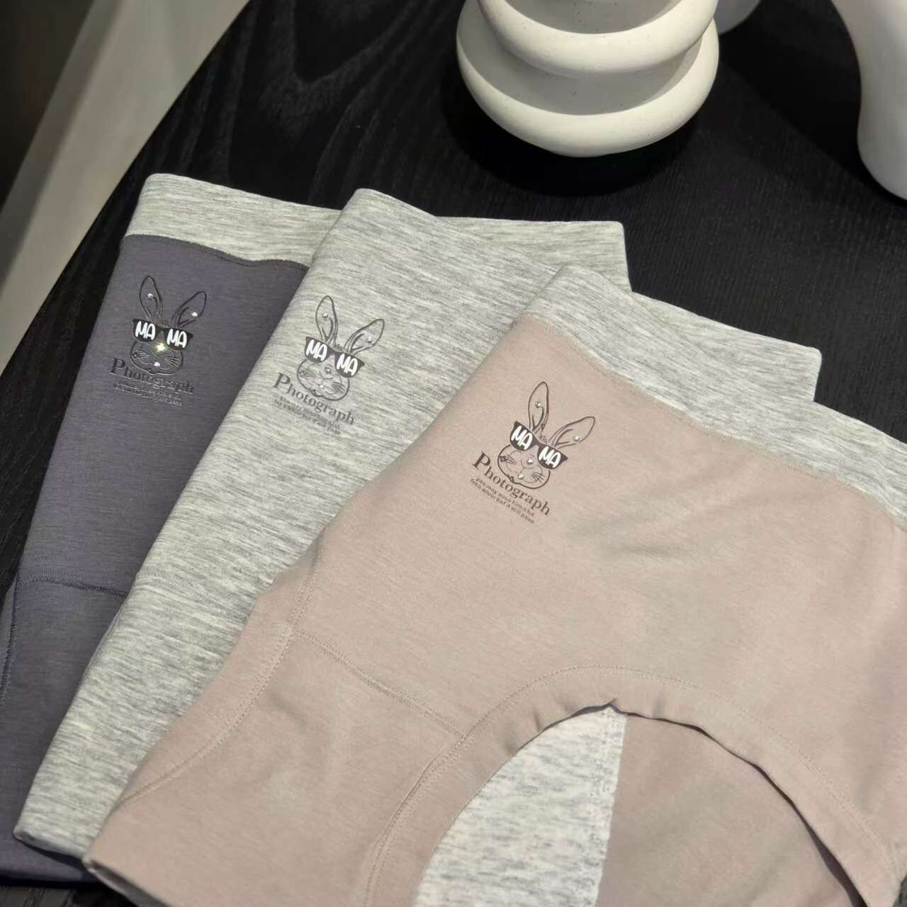 FL5562 兔子印花生理內褲 3條套裝 *特價* (優惠碼同充值購物金不適用)