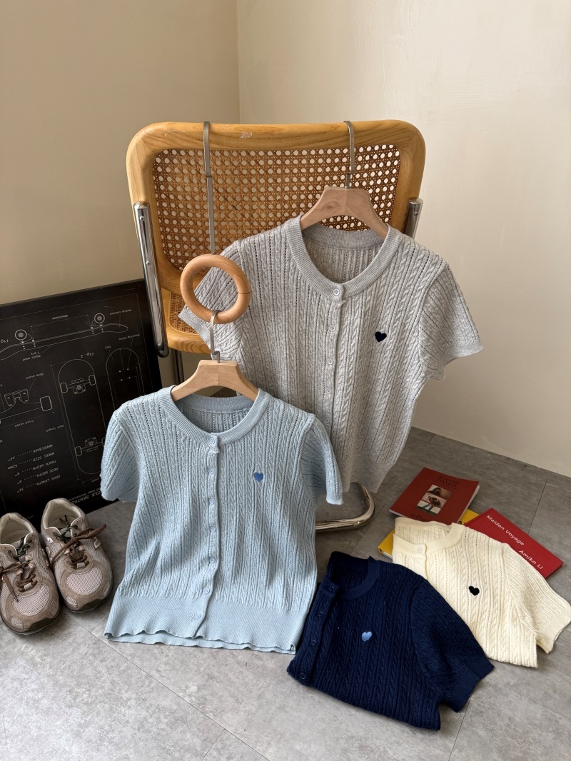 A3270-刺繡愛心麻花上衣