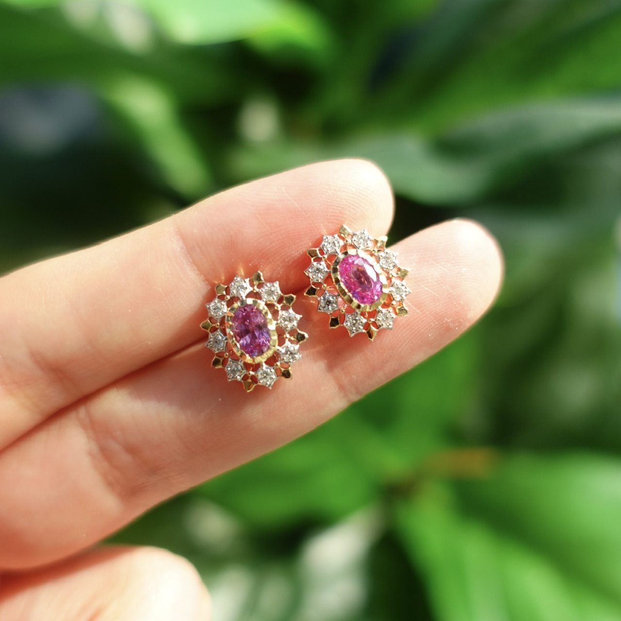 18K雙色金粉紅藍寶石鑽石復古耳釘 - Hot Pink