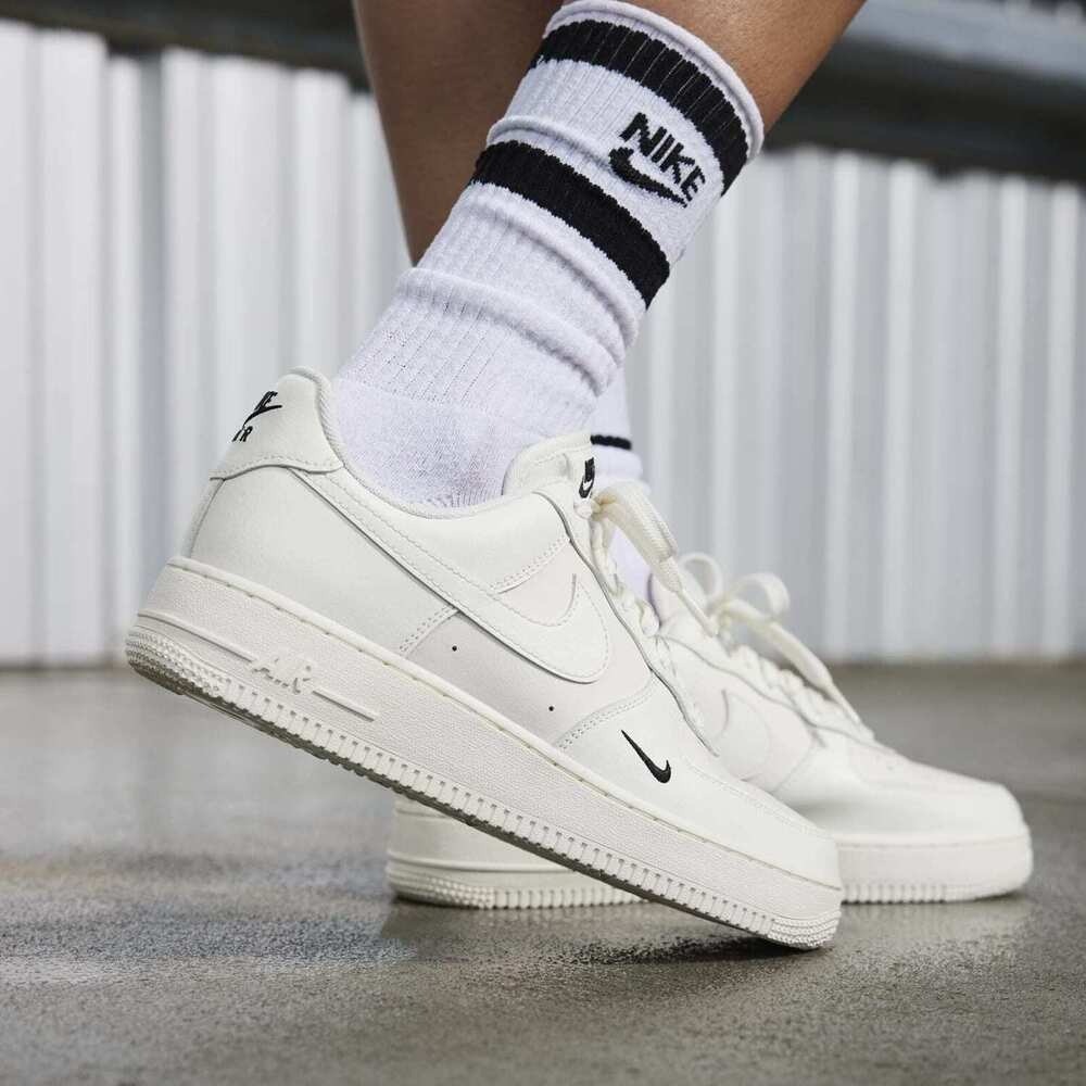NIKE  休閒鞋 AIR FORCE 1 07 ESS TRK3 奶白 小白鞋 女 HF1058-133