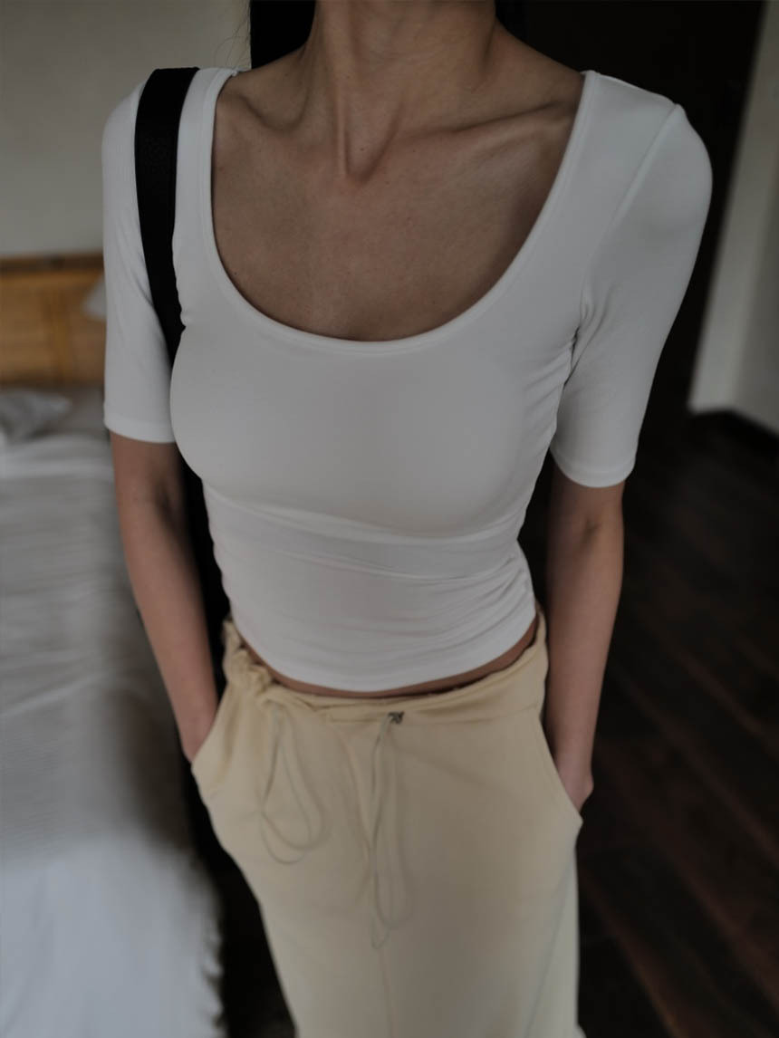 附胸墊掐腰中袖方U領上衣*4色