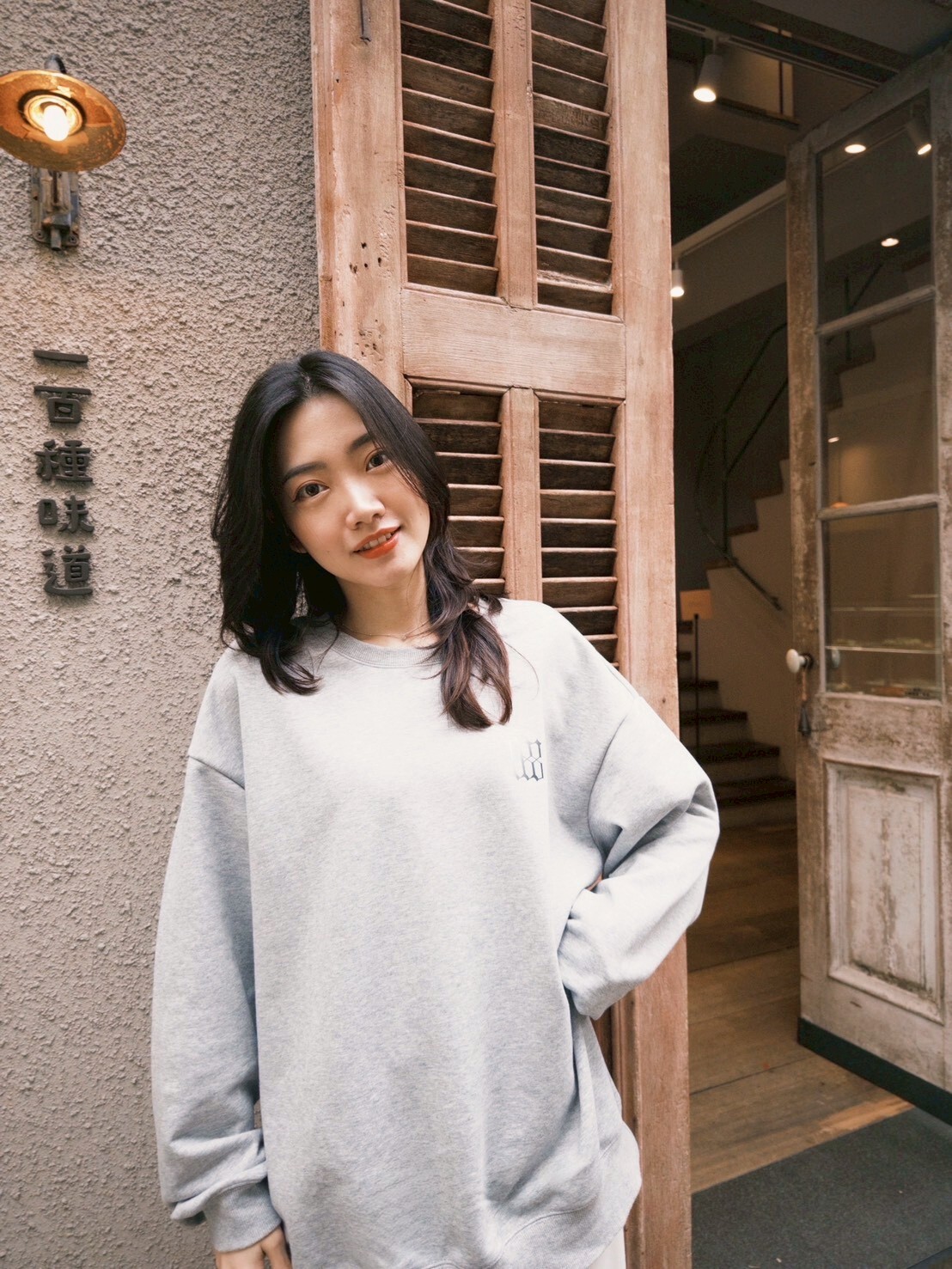 解碼代號088漸層小熊刺繡大學TEE 灰色