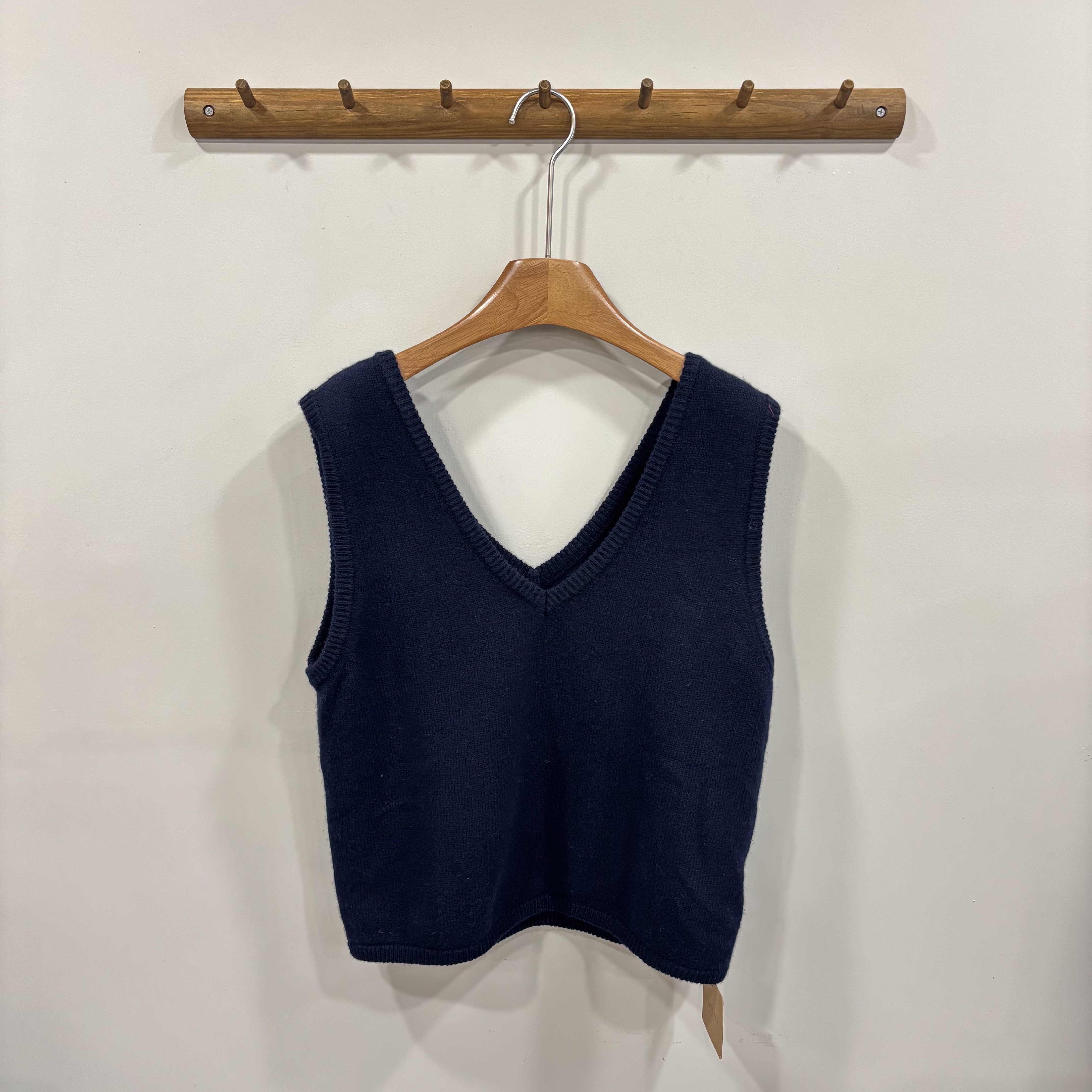 W00018針織V領背心