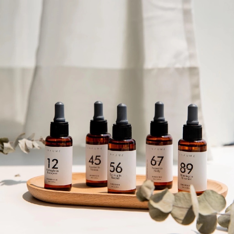 【質感香氛組】擴香精油 30ml + 弧邊。無邊 經典手工石膏圓弧石 加贈經典款美肌蒸氣眼膜(5入盒裝，款式隨機)