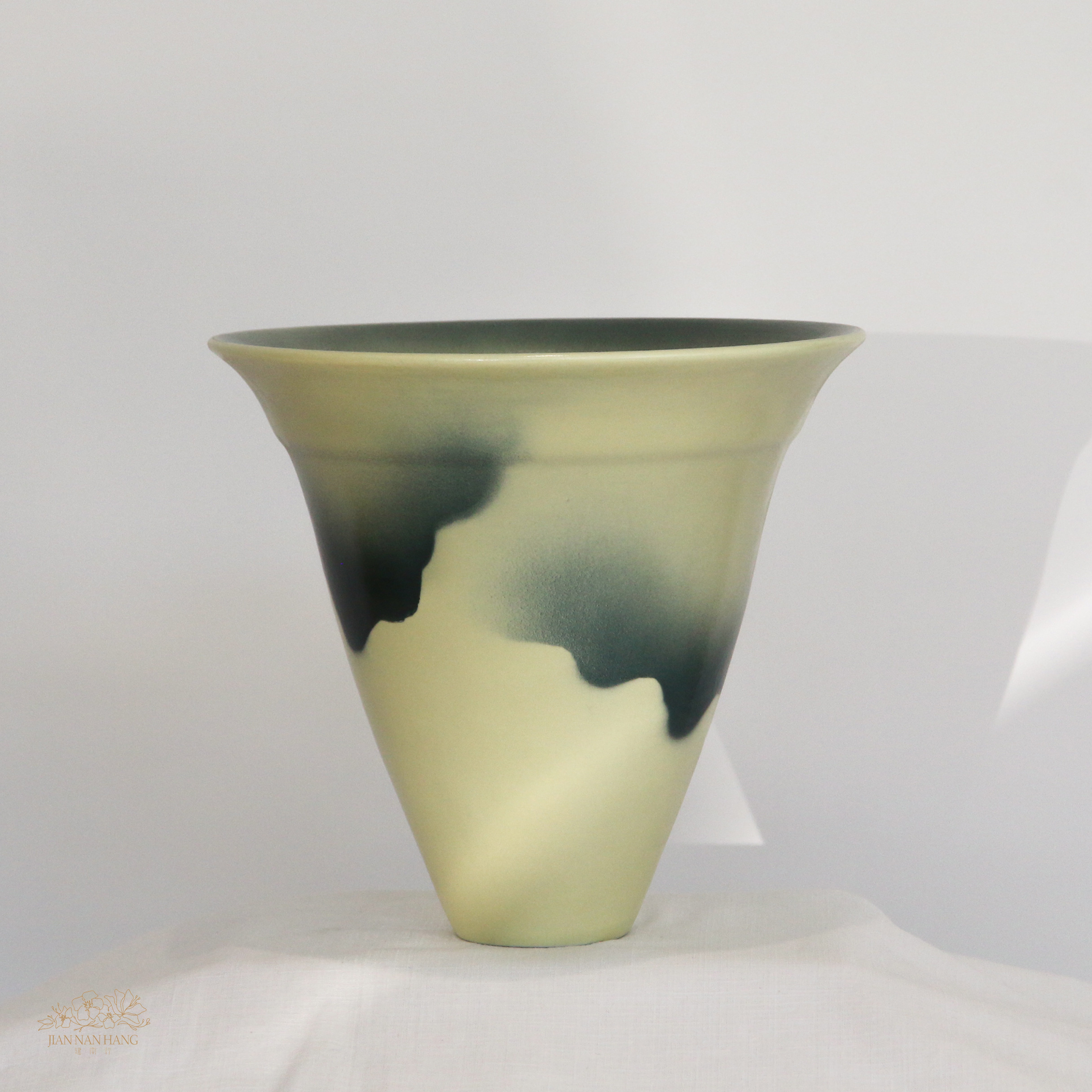 手作陶瓷花器-帝王谷 黃綠