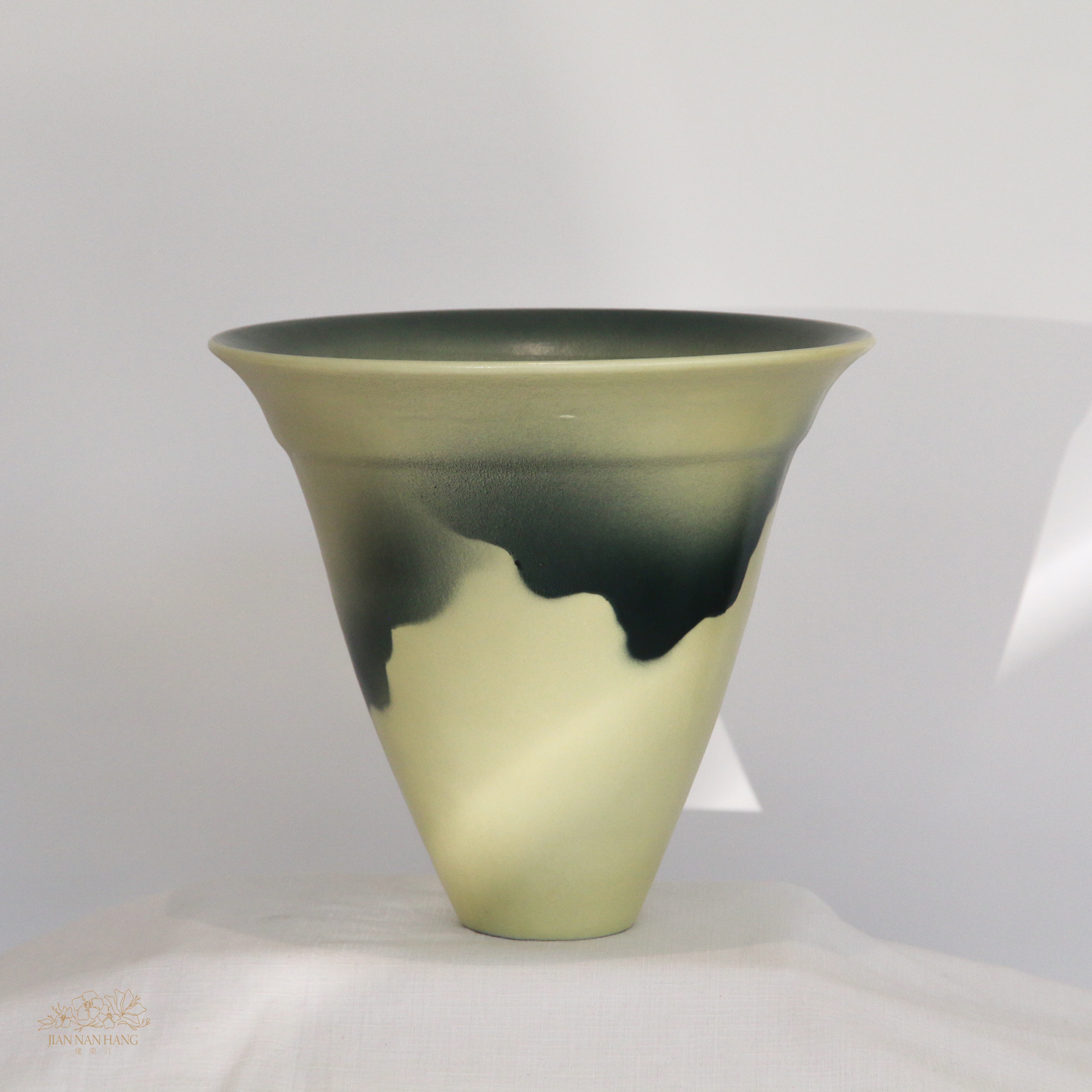 手作陶瓷花器-帝王谷 黃綠