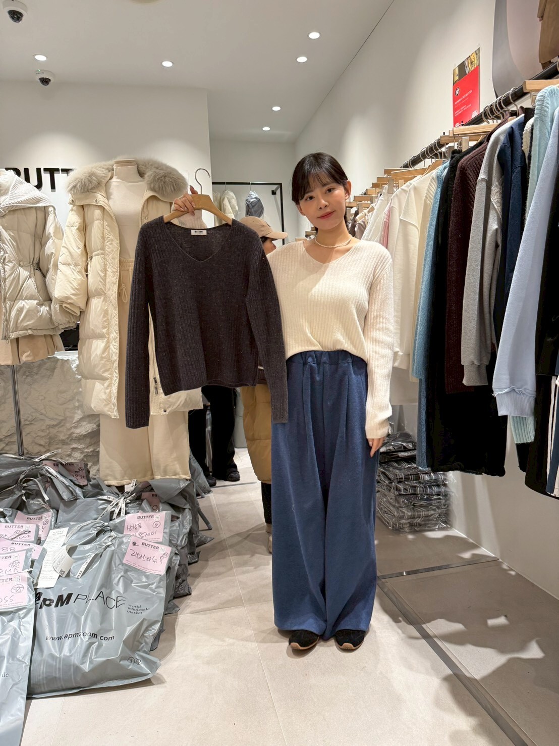 BU5508 幻彩細閃石V領羊毛上衣 *特價* (充值購物金不適用)