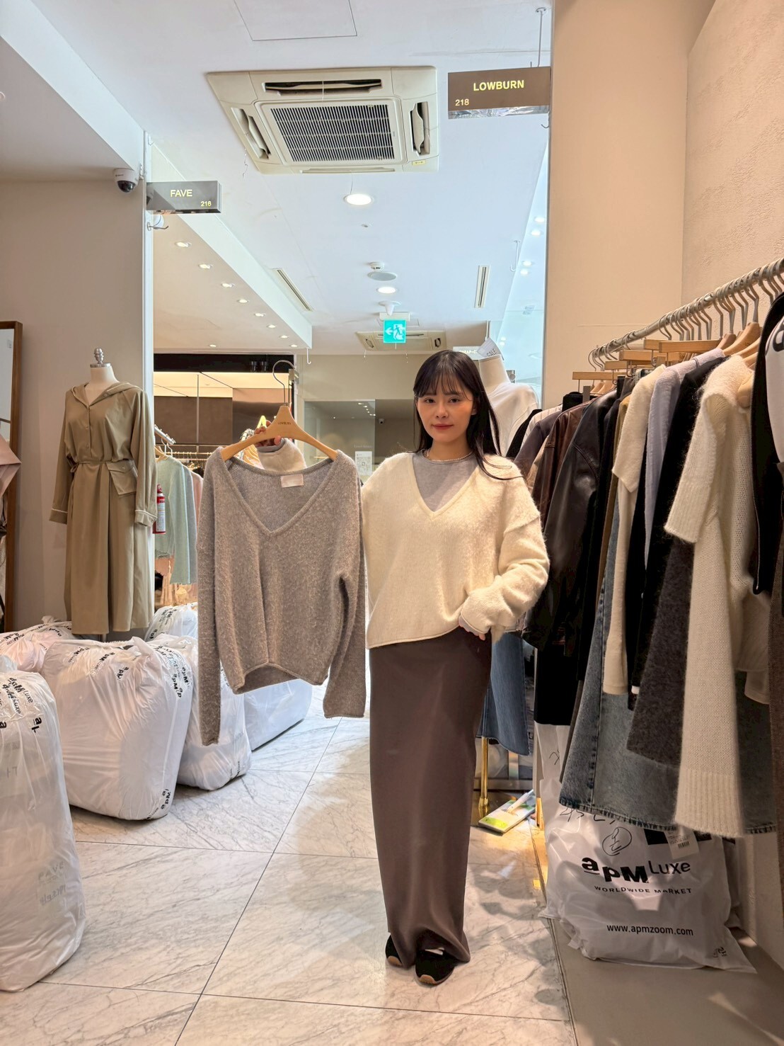 LN5511 捲邊大V針織衫 *特價* (充值購物金不適用)