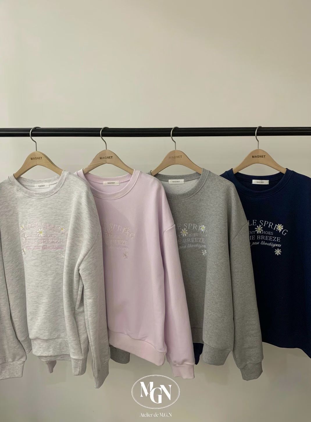 MN5516 春日小雛菊圓領衛衣 *特價* (充值購物金不適用)