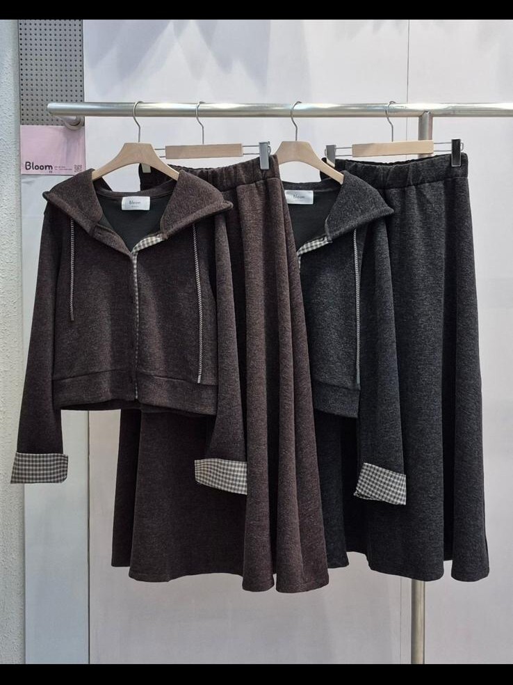 LM13 外套44-56 長 20  / 褲子 26-34 hip 54 長 38.5   $699 (一口價)