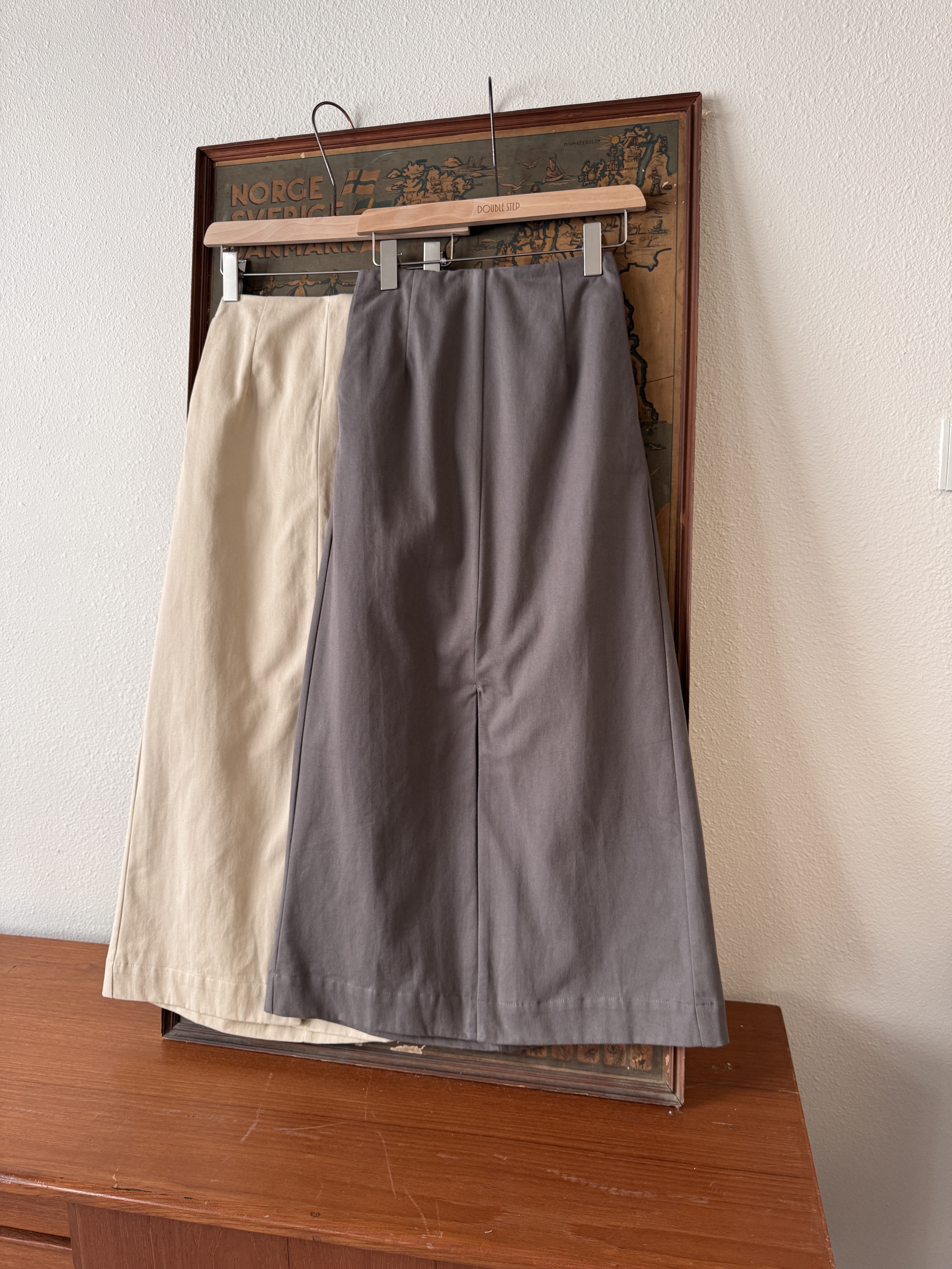 衣櫥必備 ～ 休閒前叉鉛筆裙 SK61940