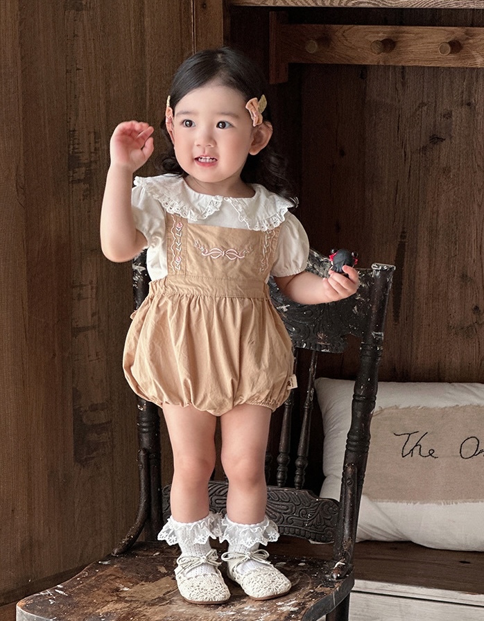 雕花愛心娃娃領上衣+田園刺繡吊帶褲(73-100)