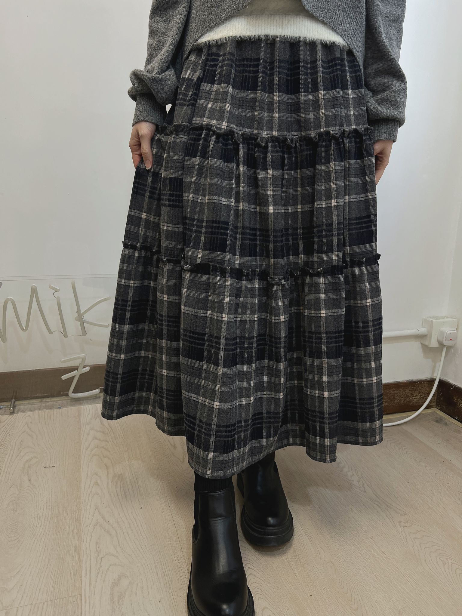 CA Checkered tiered long skirt