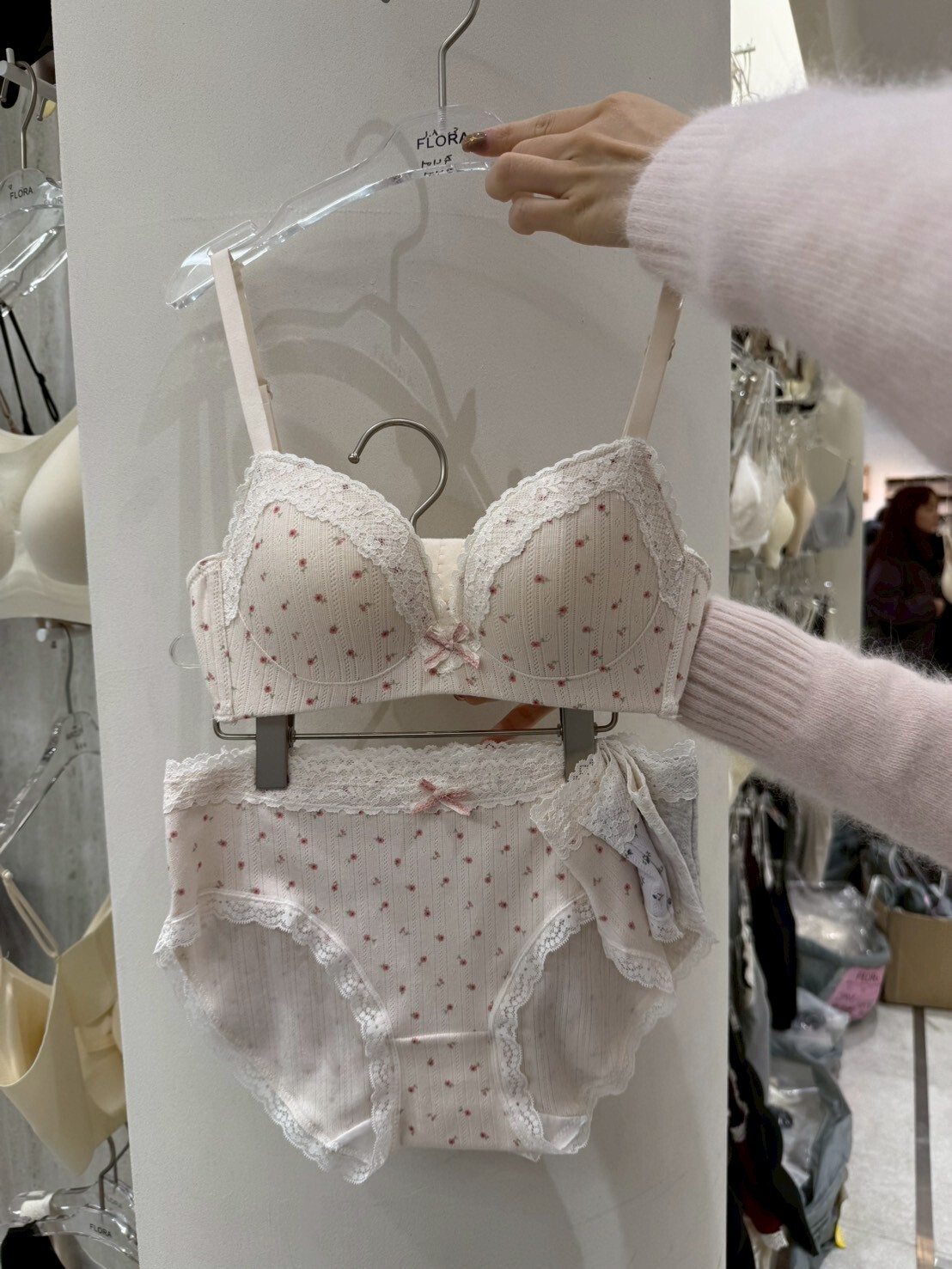 FL5566 法式碎花拼蕾絲內衣套裝 *特價* (優惠碼同充值購物金不適用)