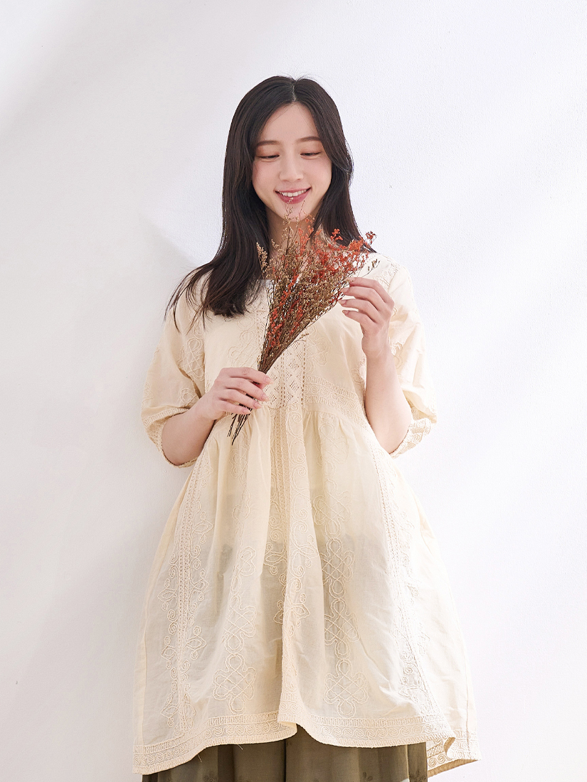 復古質感古棉繡花蕾絲長版上衣