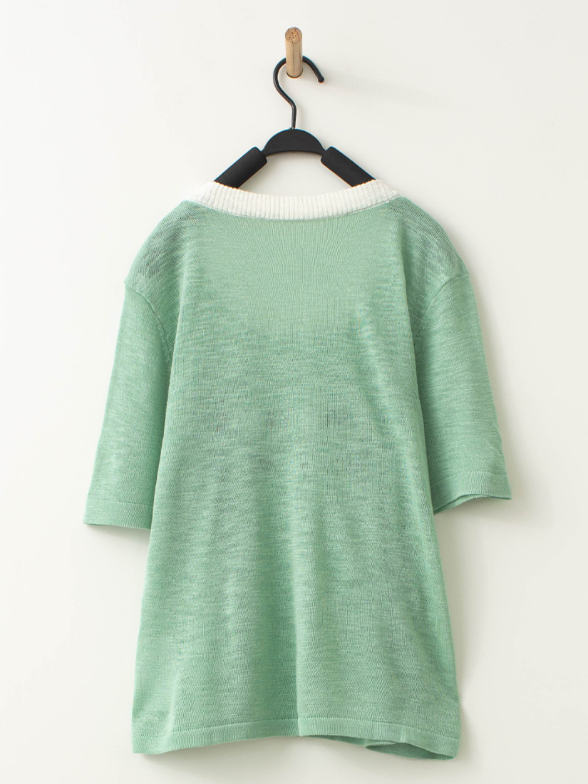 領口配色微透膚小花刺繡針織短袖上衣