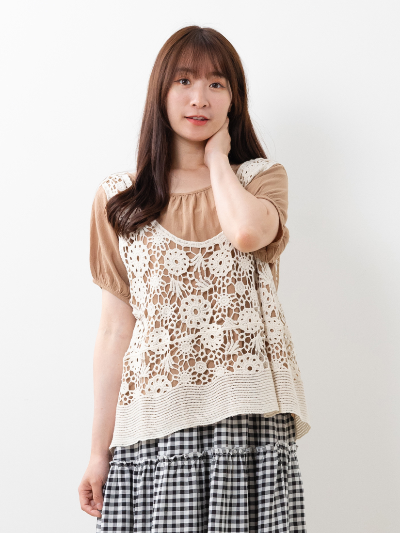 素色紋理細褶泡泡袖棉麻感上衣