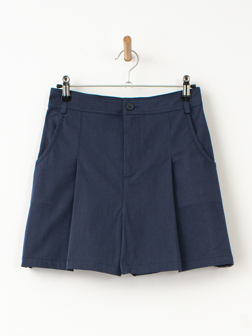 花瓣造型打褶口袋短褲