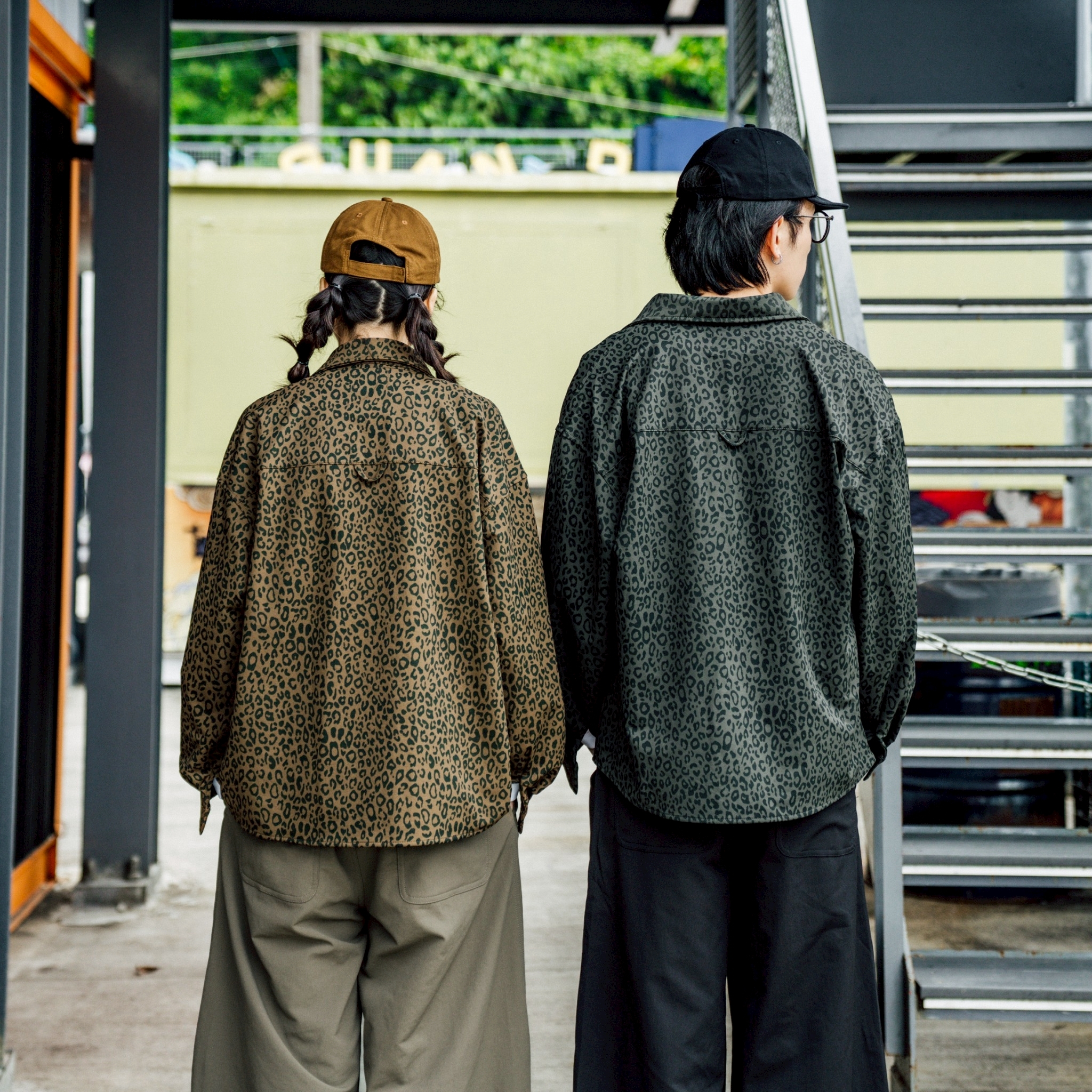 SBG 豹紋彈力長袖襯衫-SB8025