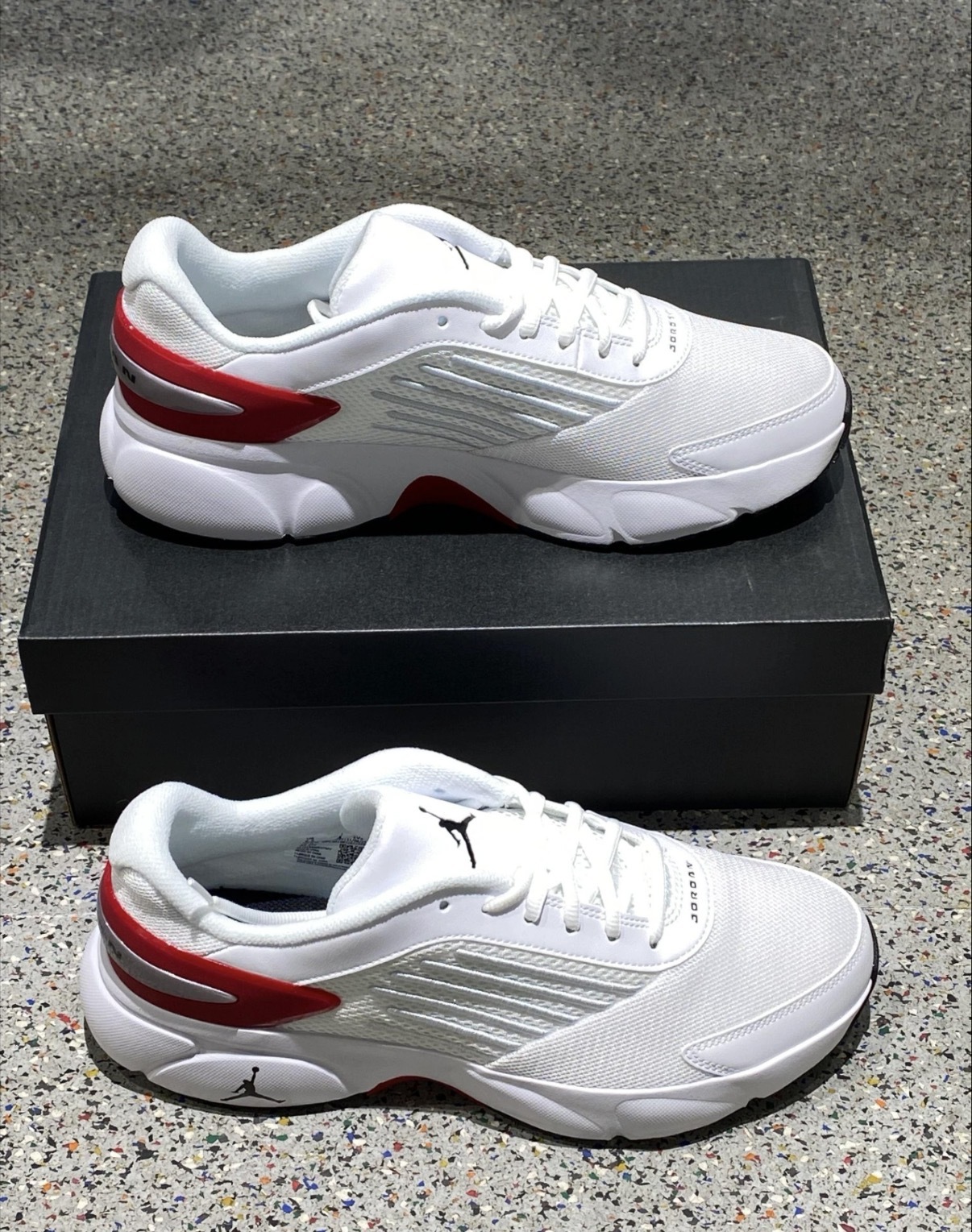 男鞋 NIKE JORDAN TRUNNER FLOW 白紅色 網眼 緩震 喬丹 支撐 運動鞋【IO2091-101】