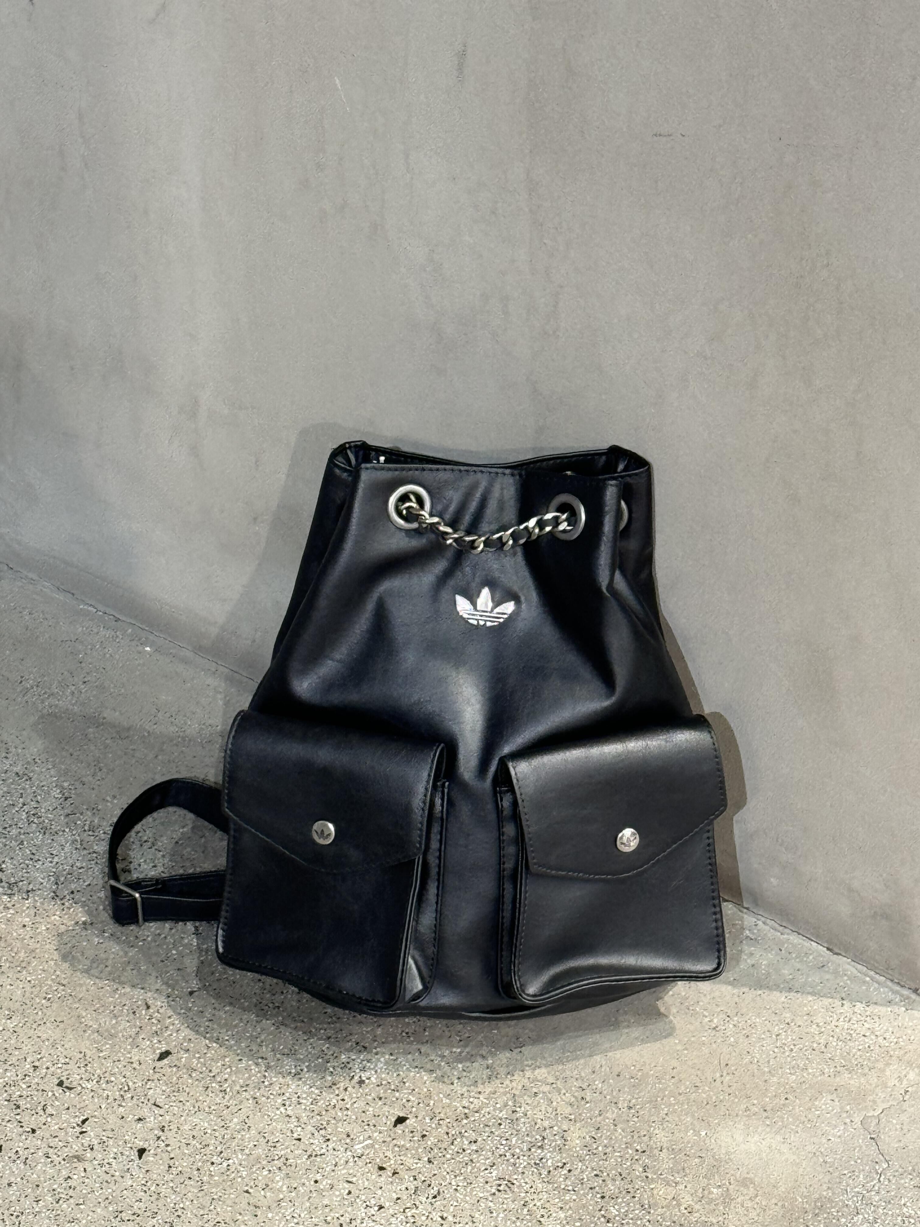 Adidas Originals FLIP 皮革大口袋雙肩包 小香風鏈條包 後背包 金屬鏈條 大容量 黑銀色  三葉草 KW4750/預購