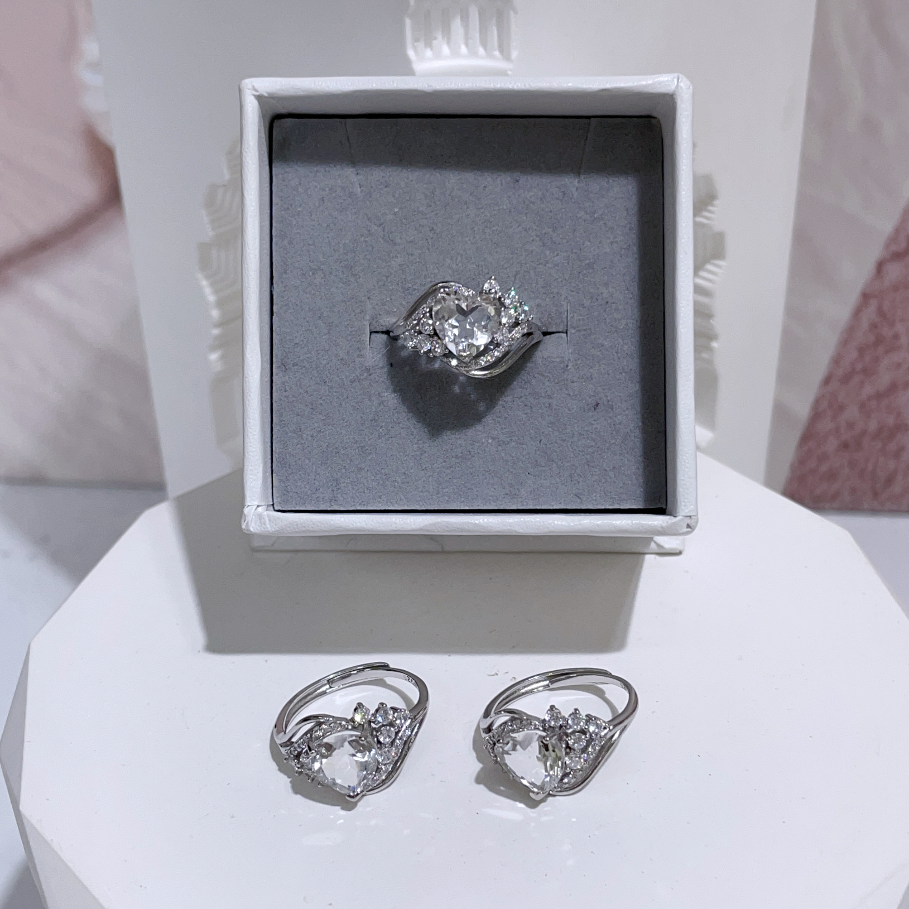 純銀心型鑽切白水晶戒指