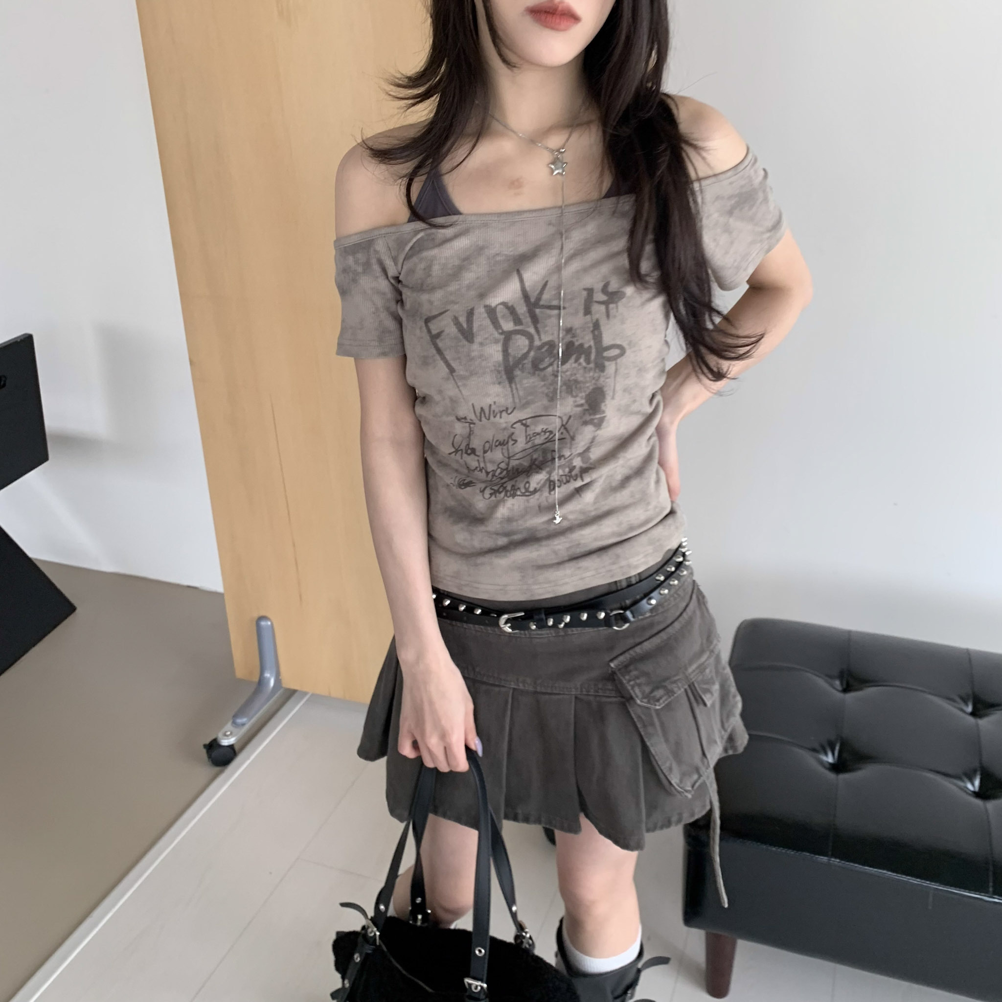 ISA_輕亞感girl 假二件繞脖一字領潑墨上衣_61050