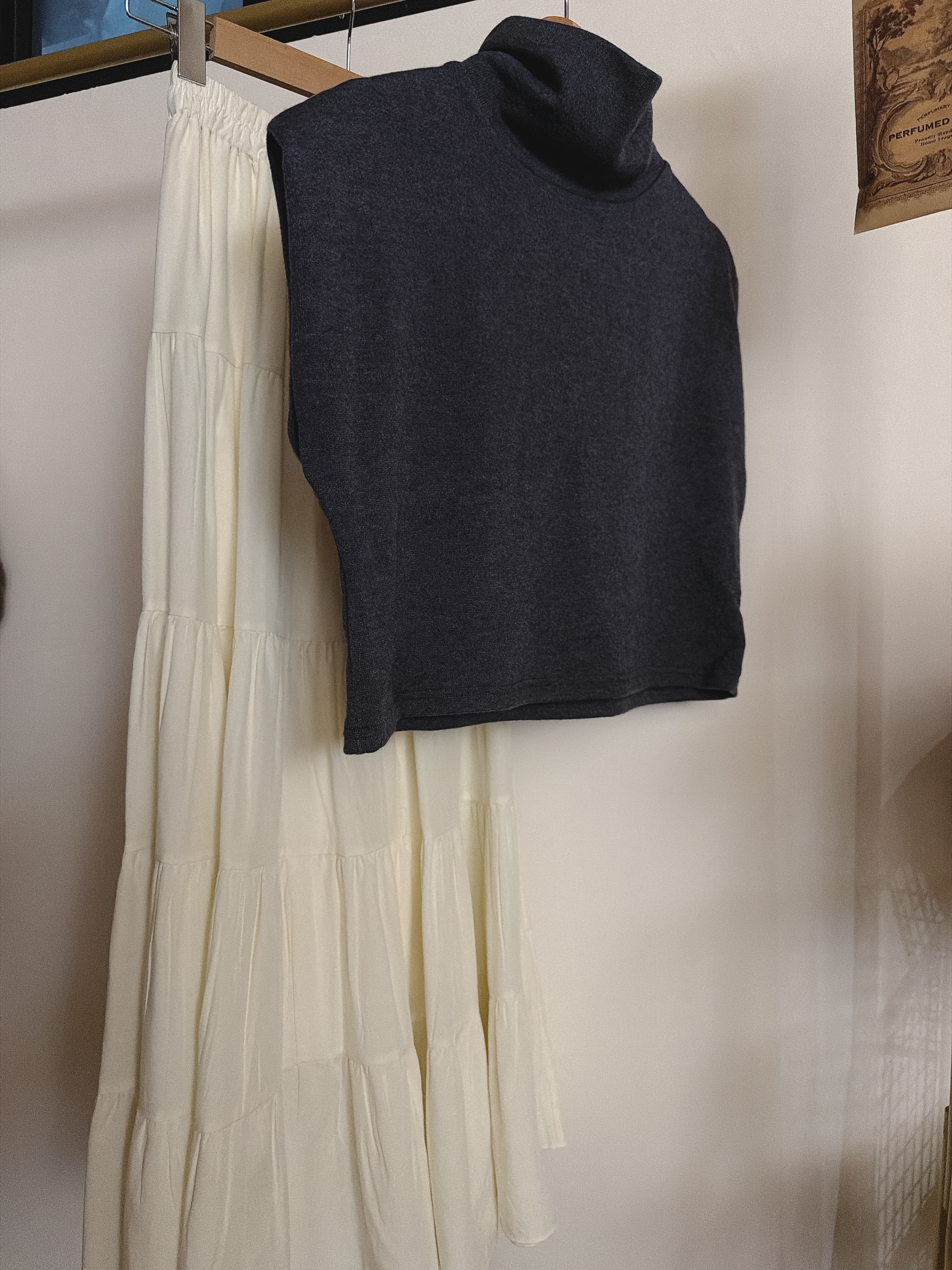 現貨/爆單簡約家！喔膩無印感高領造型背心