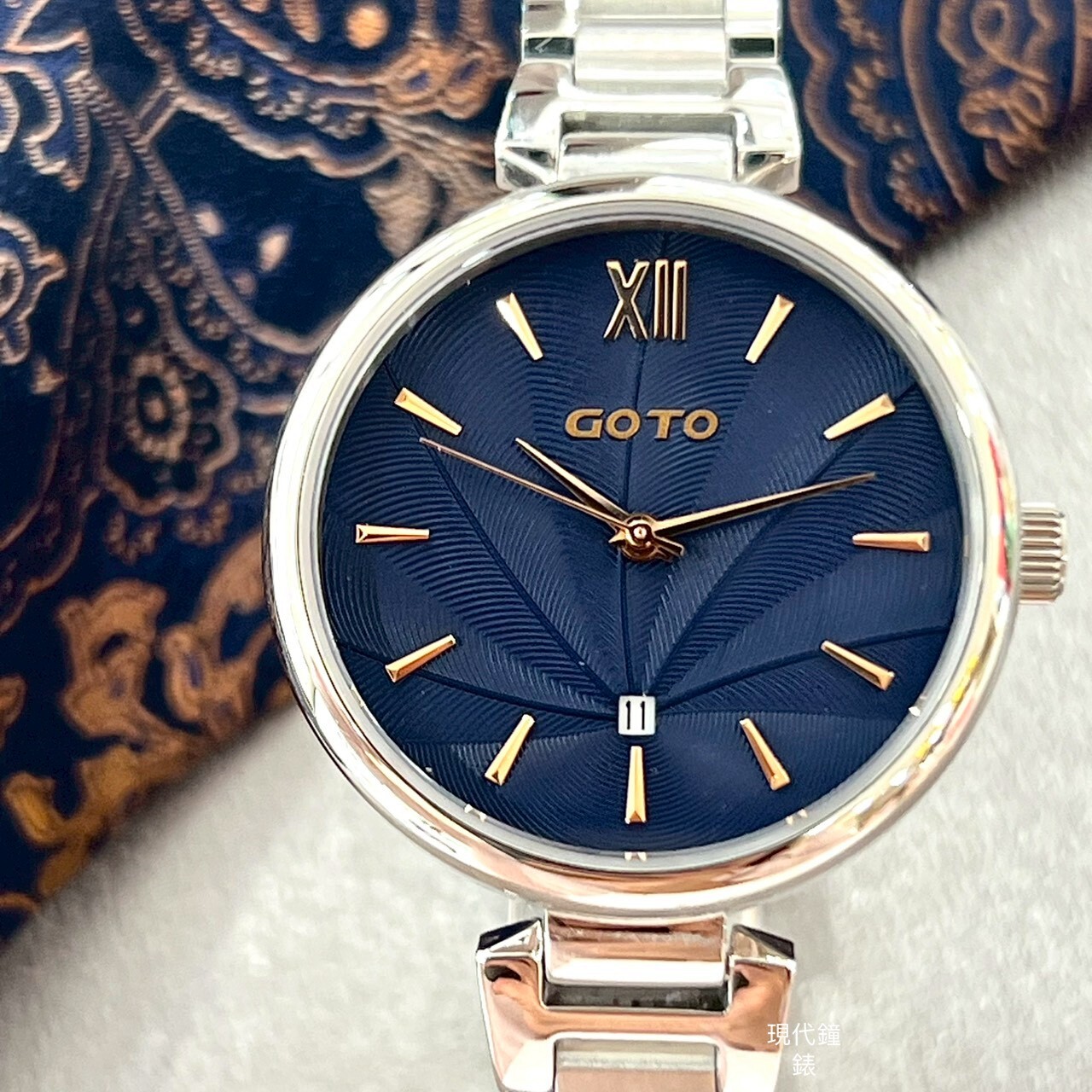 【GOTO】Peacock 孔雀系列-銀色x藍色  GS0098L-2S-B41 33mm 現代鐘錶