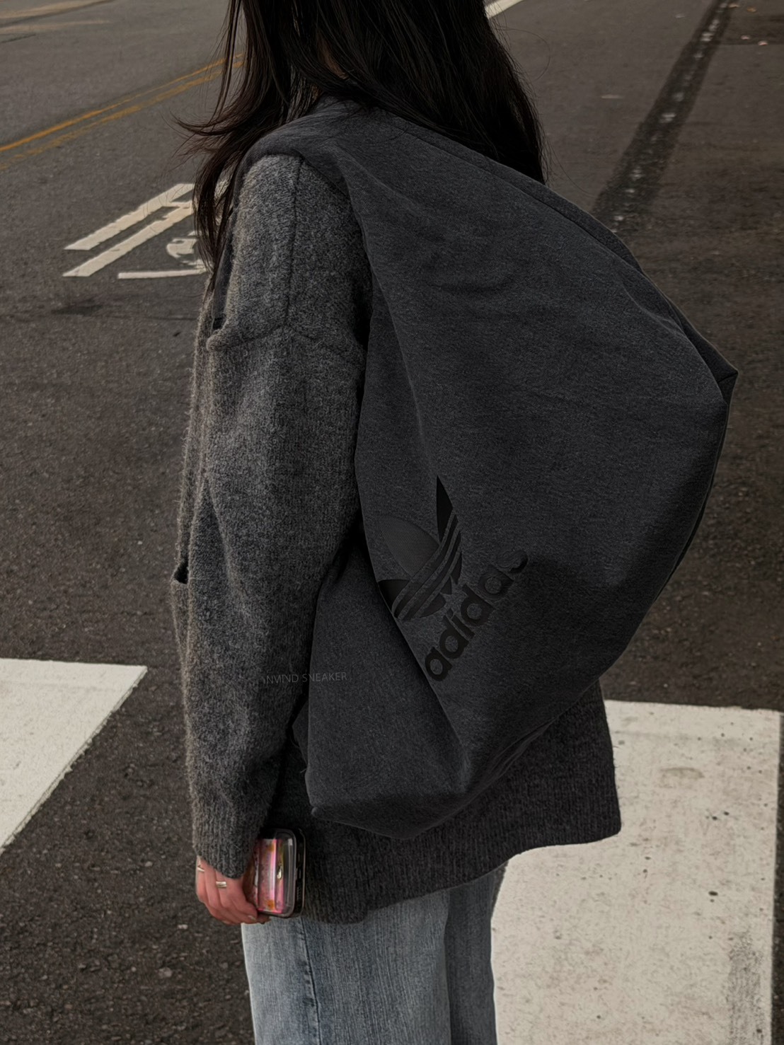 <誇誇誇大降價> Adidas Originals 蓬鬆單肩包 牛仔黑