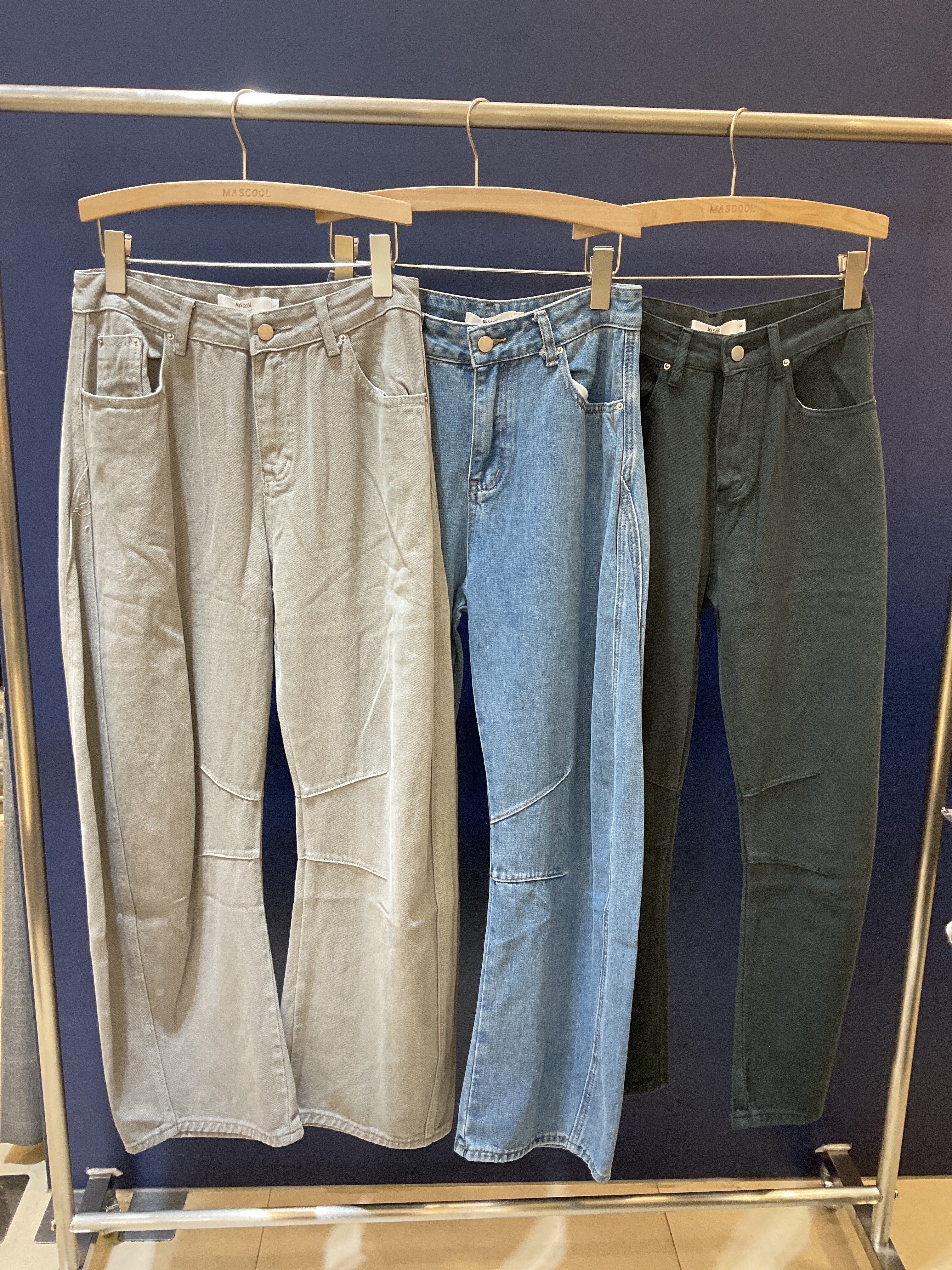 8370 女款高腰牛仔彎刀褲