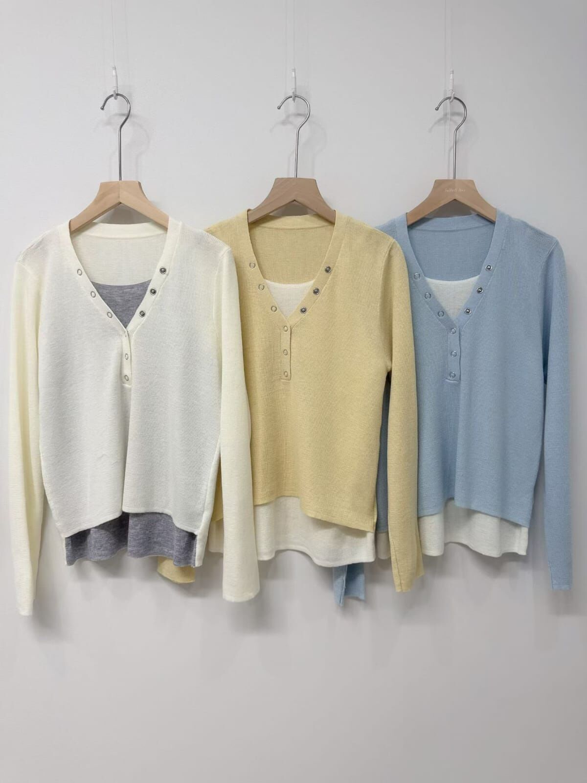 LU5503 假兩件V領上衣 *特價* (優惠碼同充值購物金不適用)