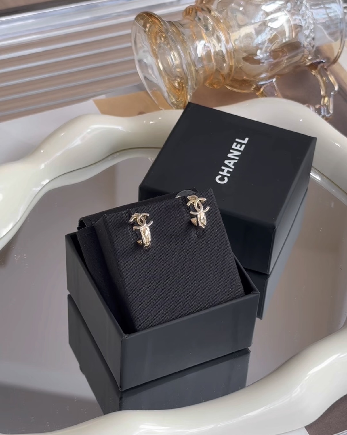 CHANEL｜26P 菱格紋小LOGO耳環 金色