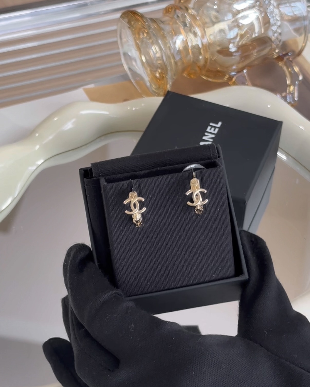 CHANEL｜26P 菱格紋小LOGO耳環 金色