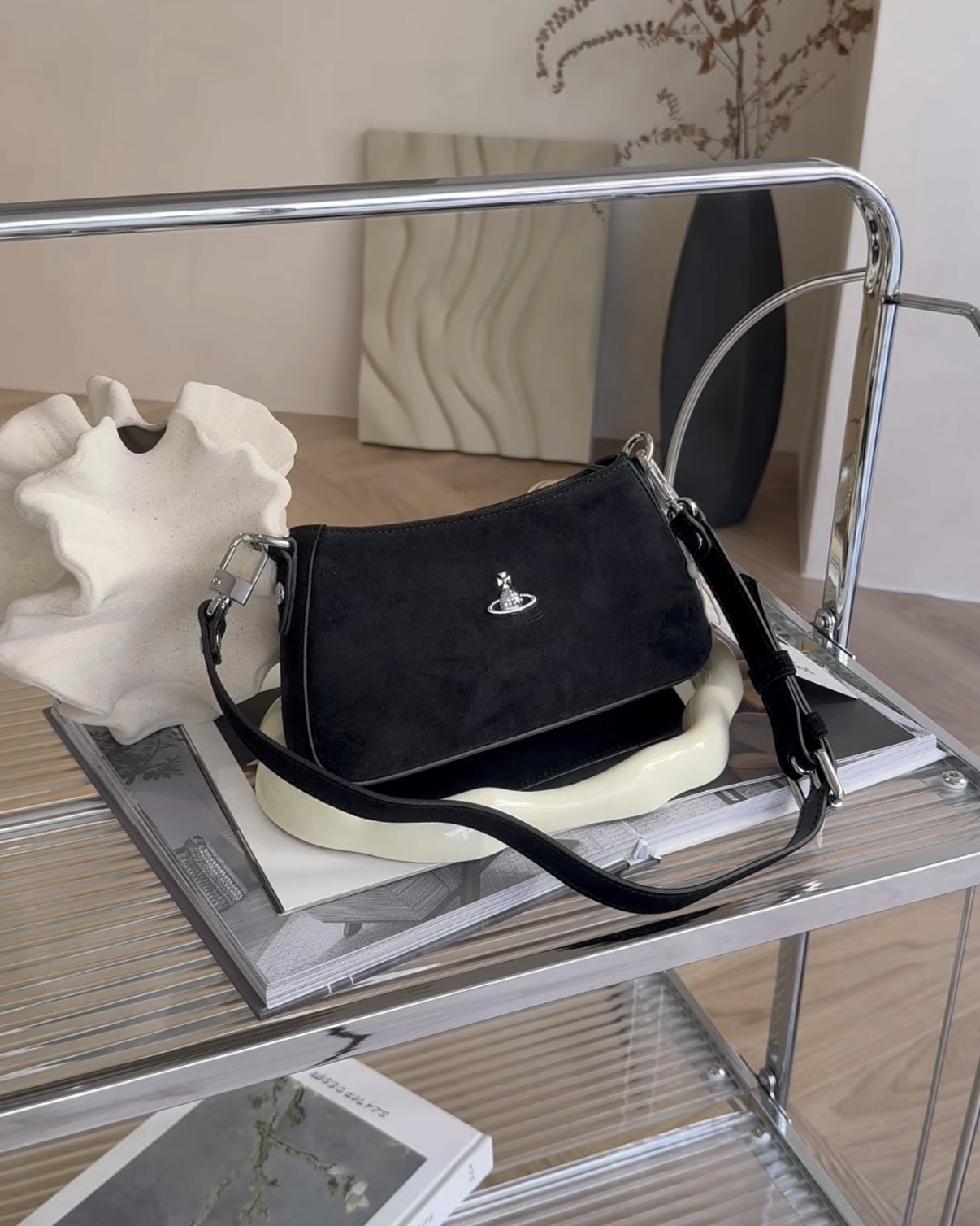 VIVIENNE WESTWOOD｜麂皮腋下包 黑色