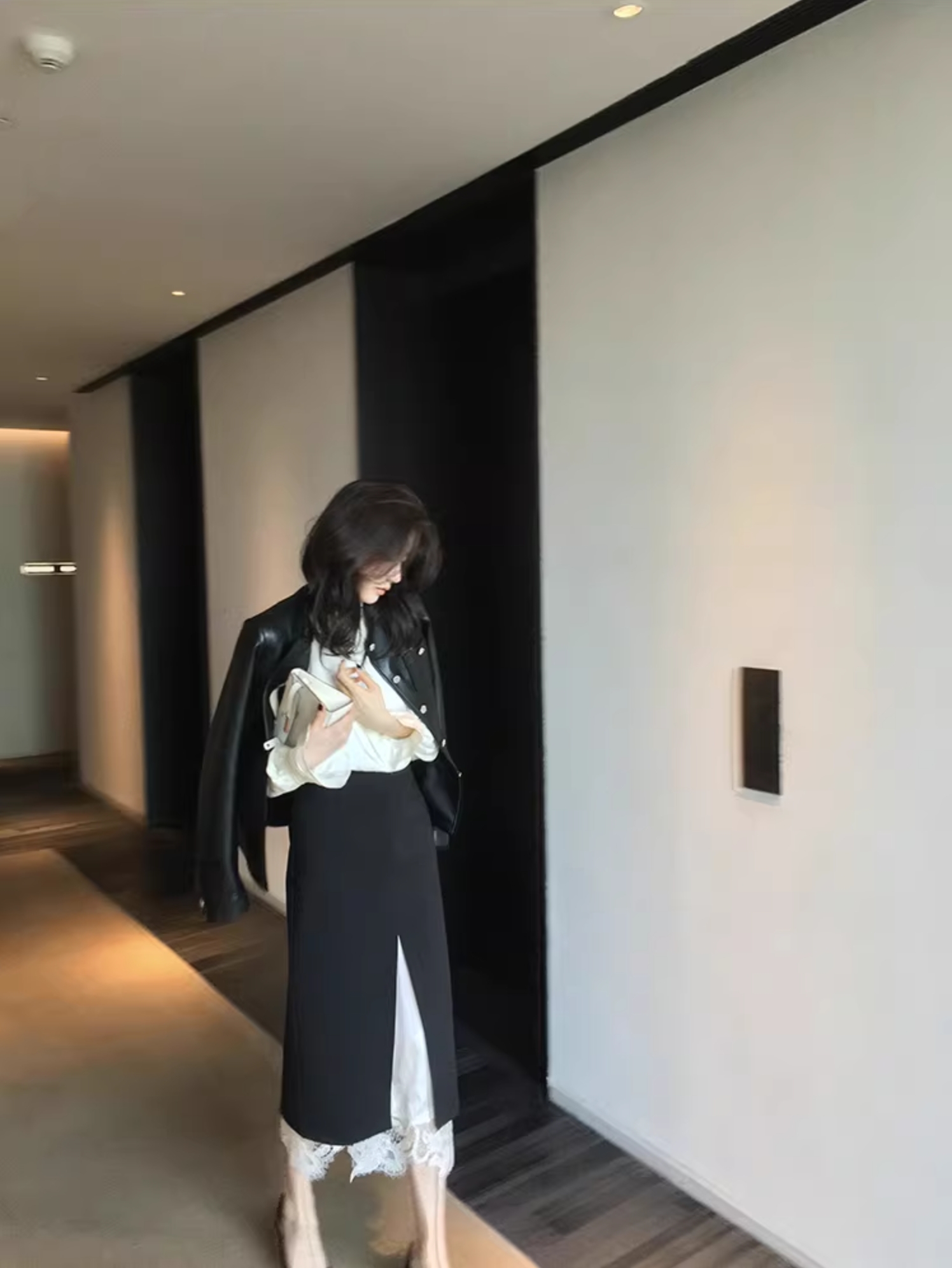 經典黑圓領排釦PU皮革外套皮衣-S-L (Elegant & Love)